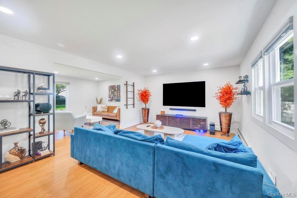 #16 photo, 18 Stonehurst Lane, Dix Hills , NY 11746