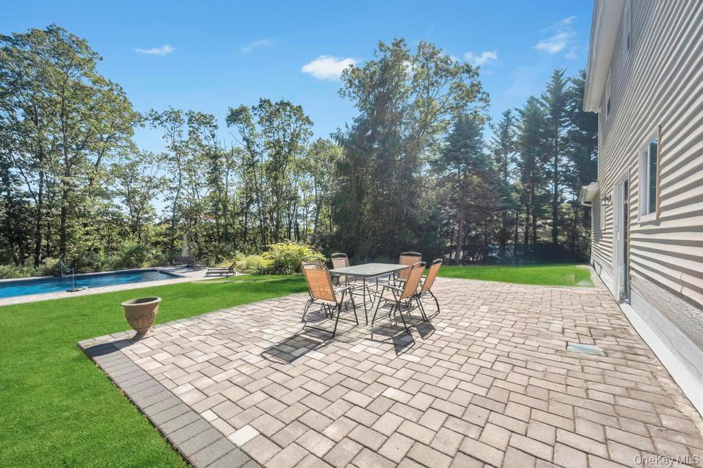 #5 photo, 18 Stonehurst Lane, Dix Hills , NY 11746