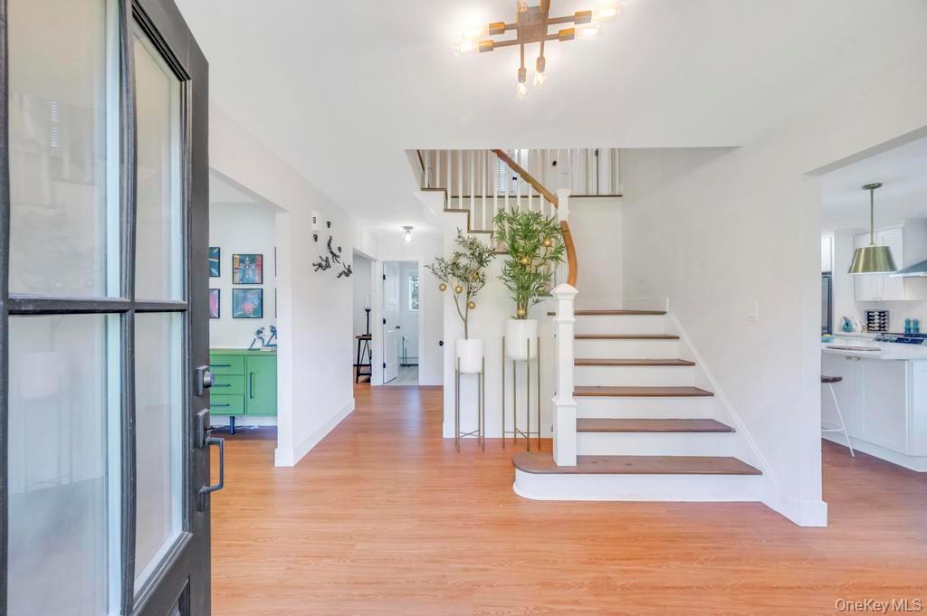 #8 photo, 18 Stonehurst Lane, Dix Hills , NY 11746