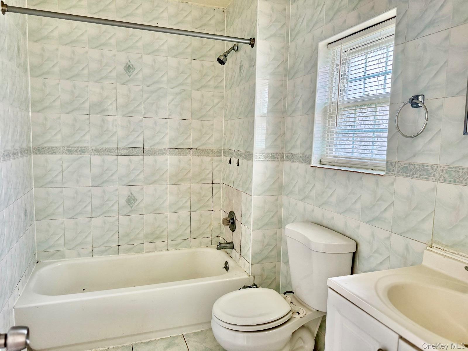 #12 photo, 223 Jackson Avenue, Mineola , NY 11501