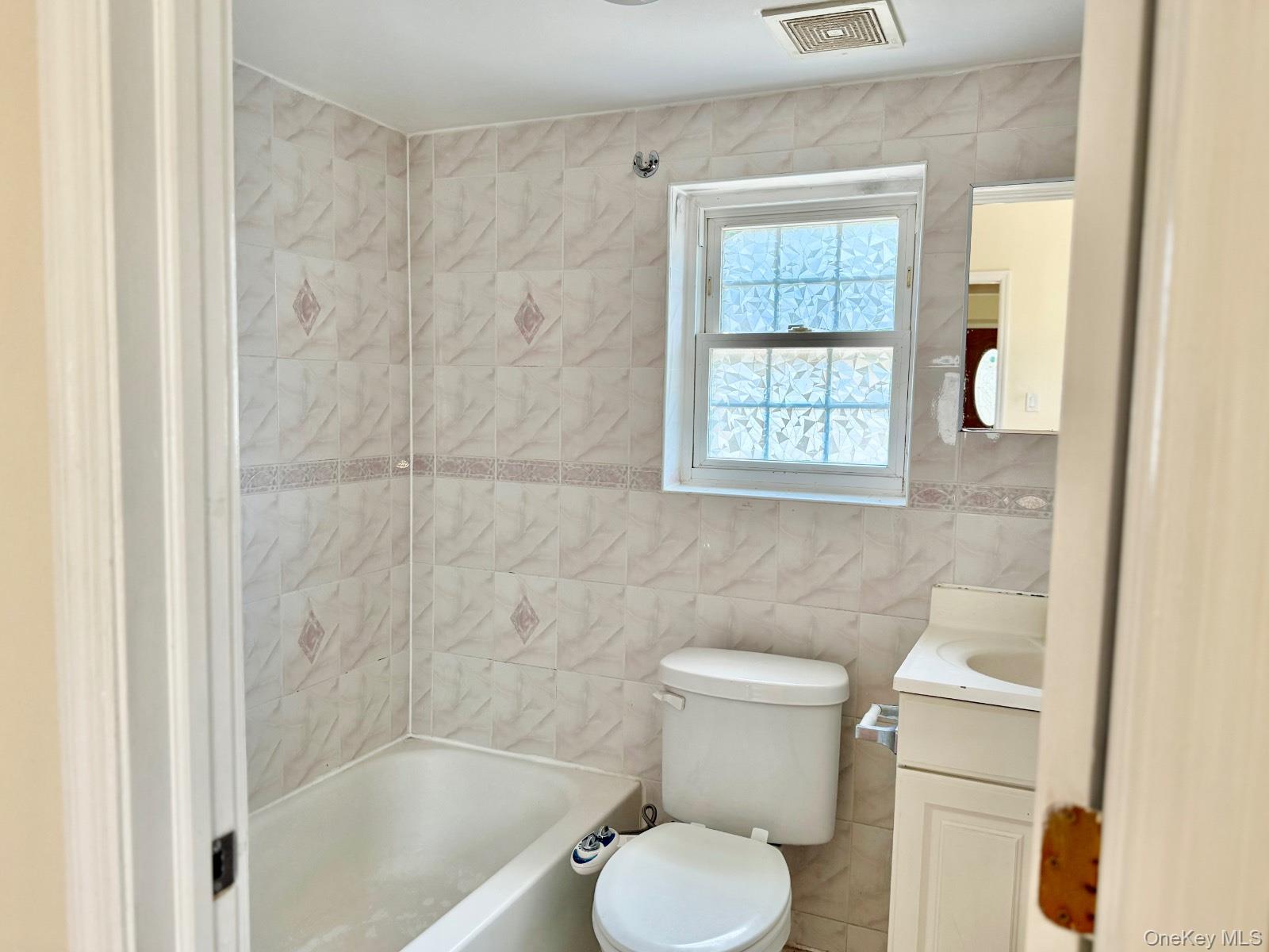 #9 photo, 223 Jackson Avenue, Mineola , NY 11501