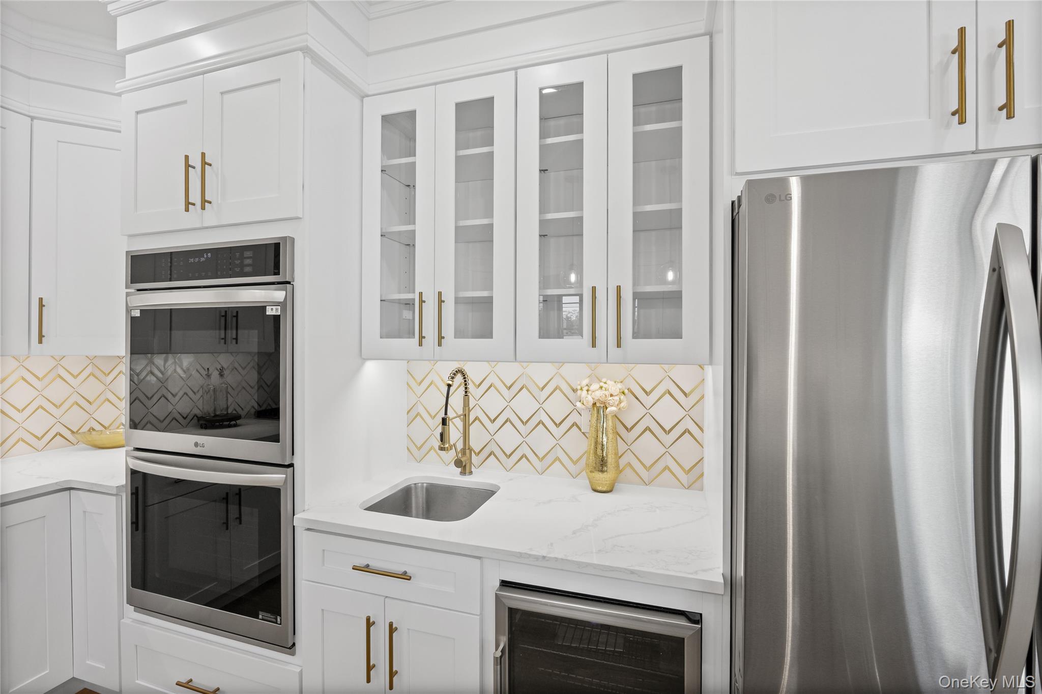 #16 photo, 10 Crown Lane, Westbury , NY 11590