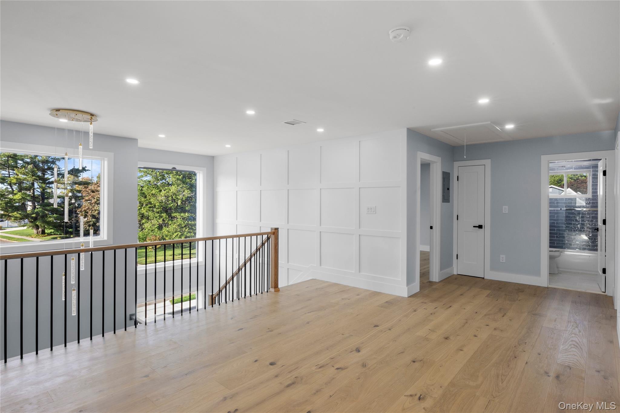 #19 photo, 10 Crown Lane, Westbury , NY 11590