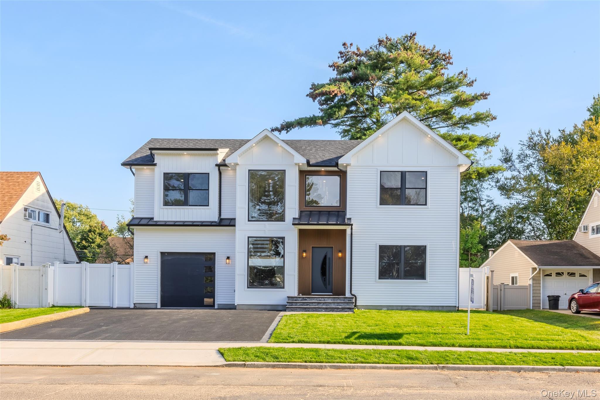 #2 photo, 10 Crown Lane, Westbury , NY 11590