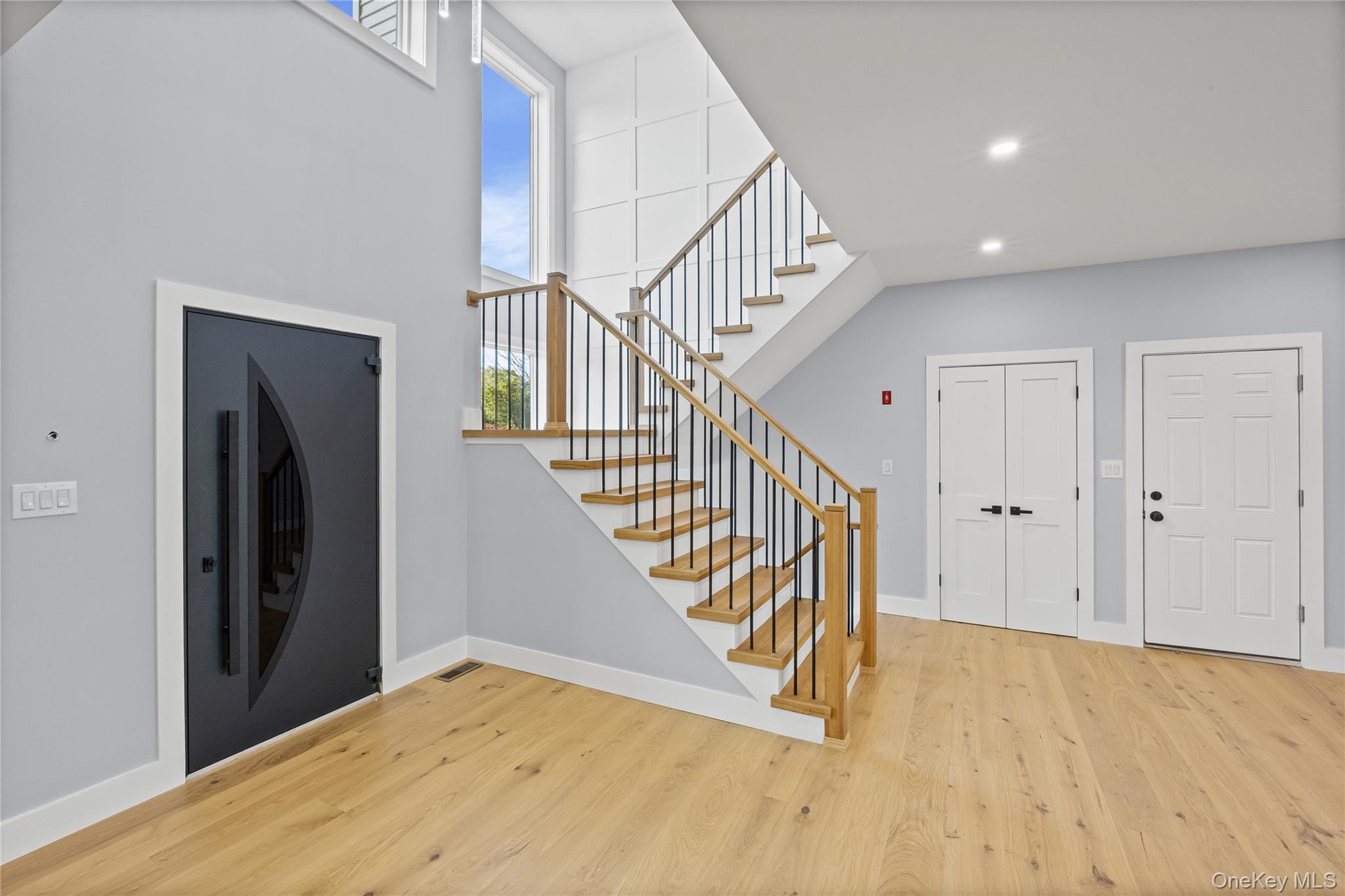 #4 photo, 10 Crown Lane, Westbury , NY 11590