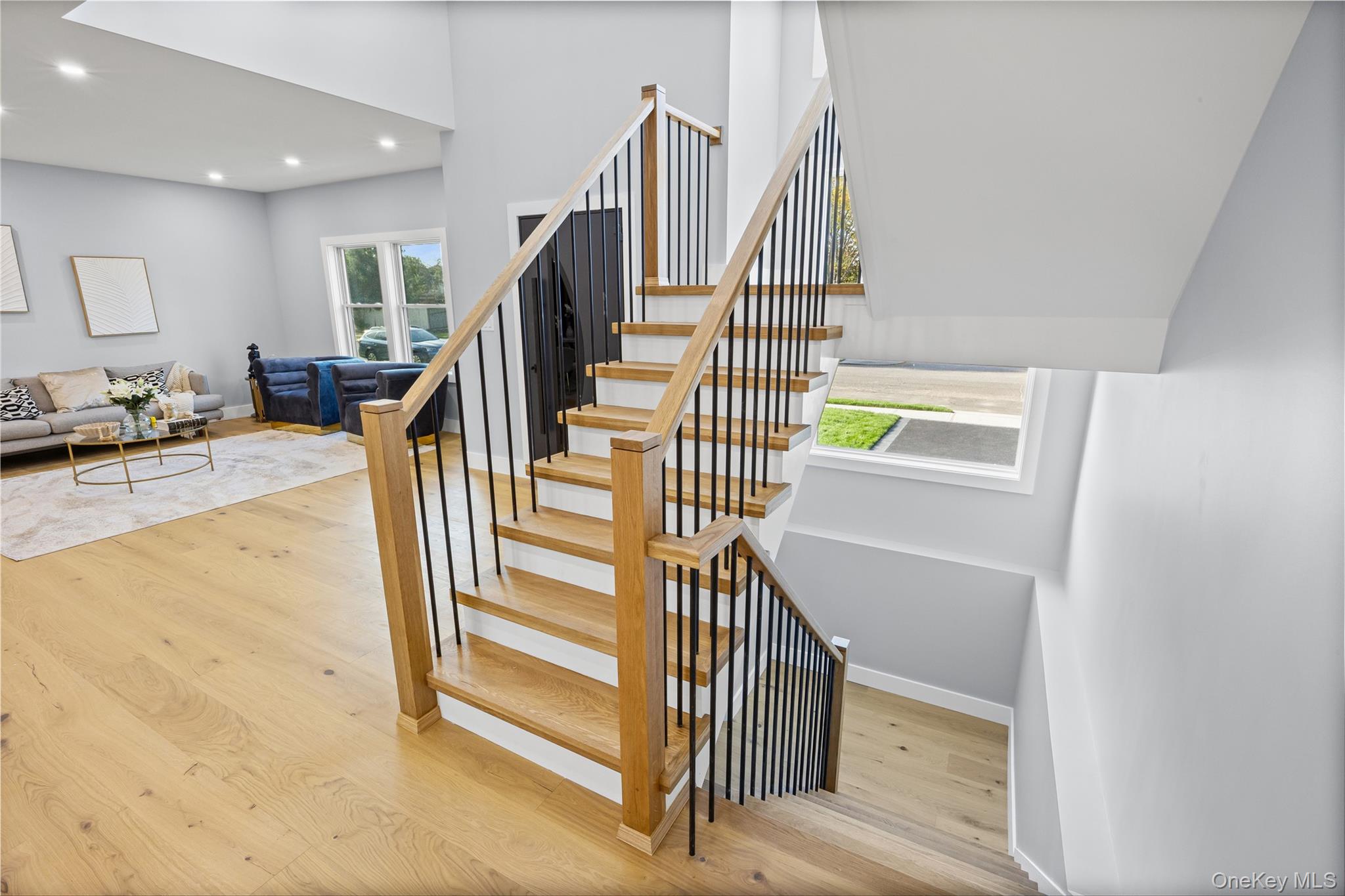 #5 photo, 10 Crown Lane, Westbury , NY 11590