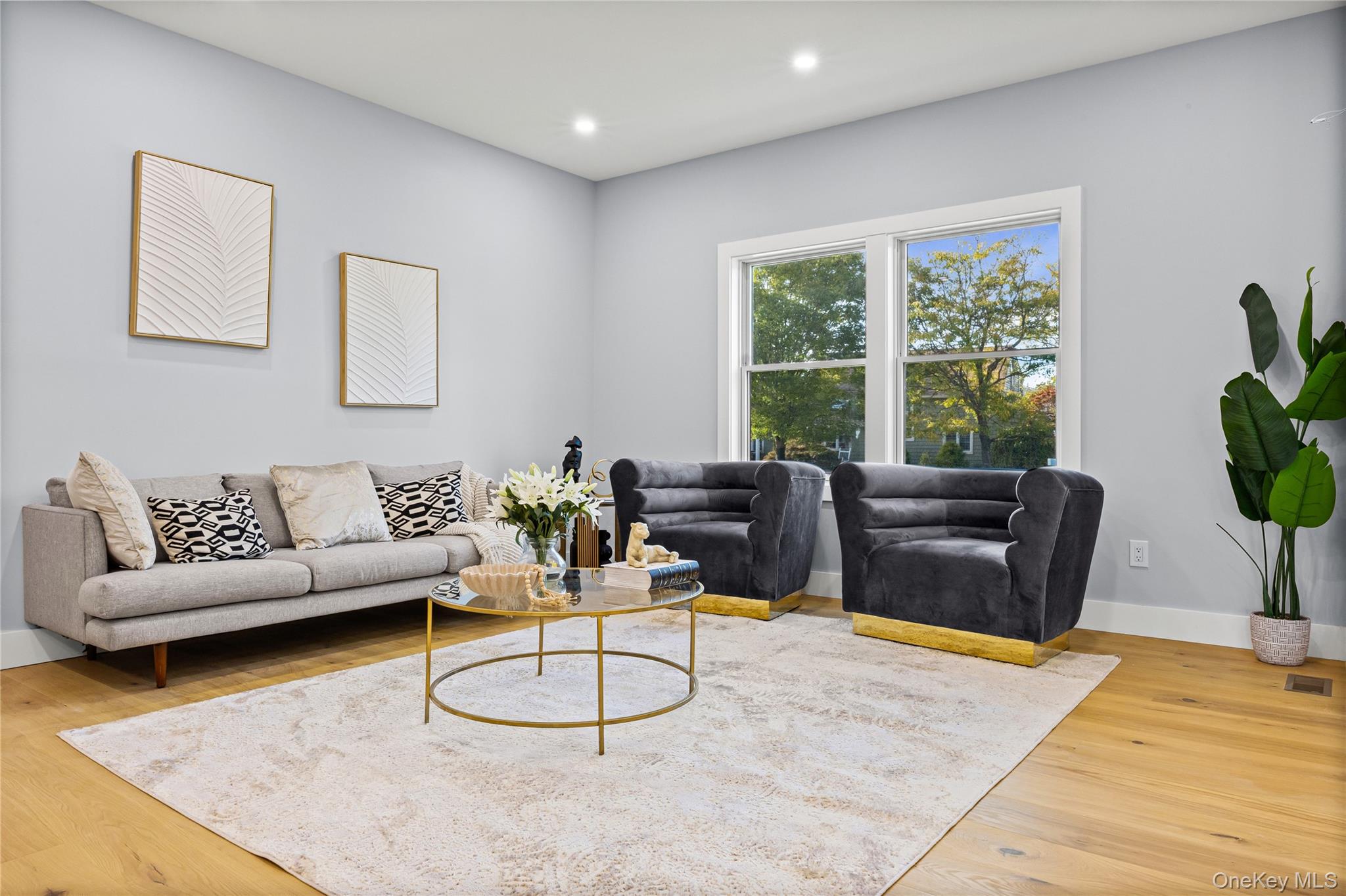 #7 photo, 10 Crown Lane, Westbury , NY 11590