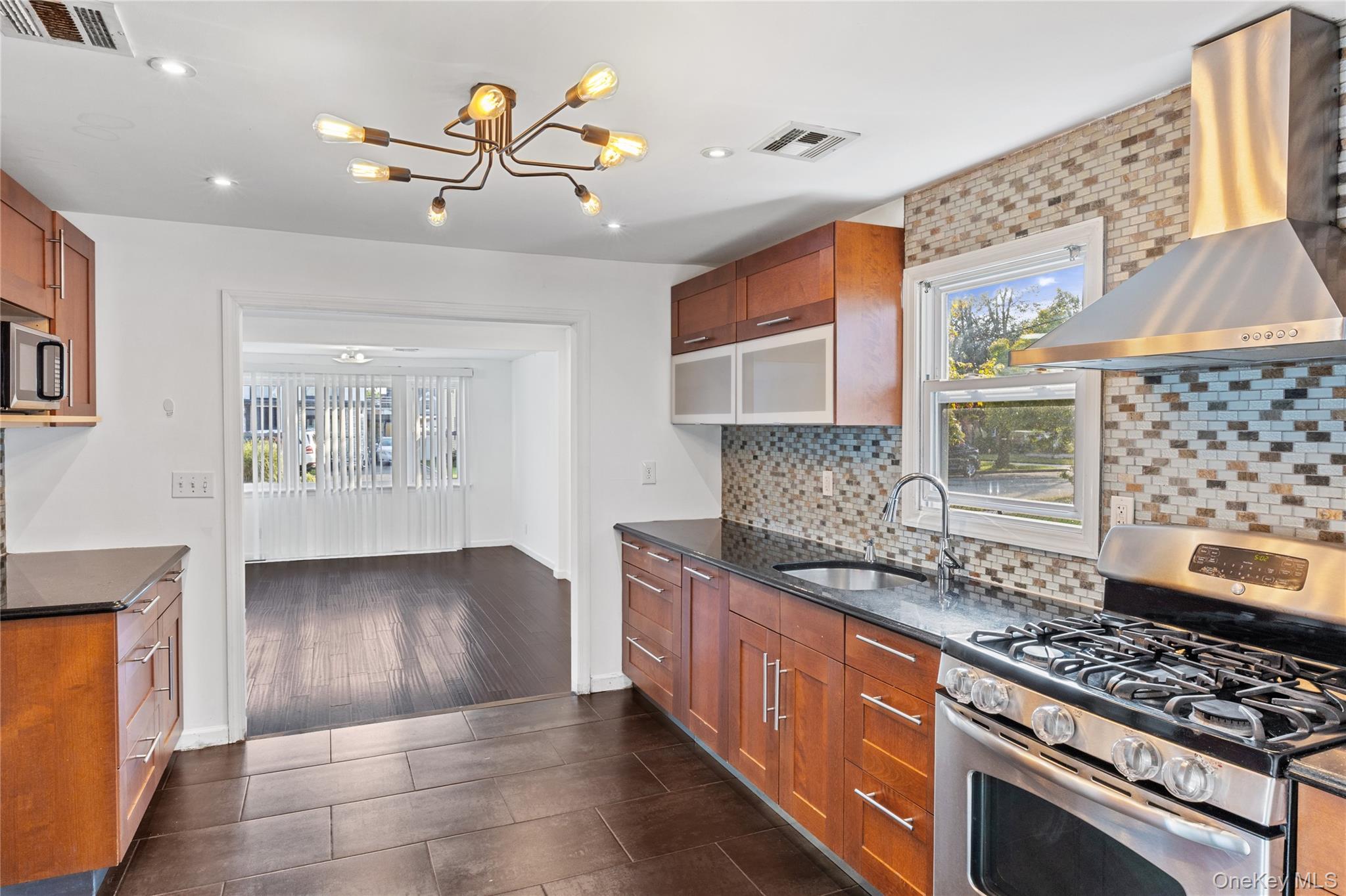 #14 photo, 187 Botsford Street, Hempstead , NY 11550