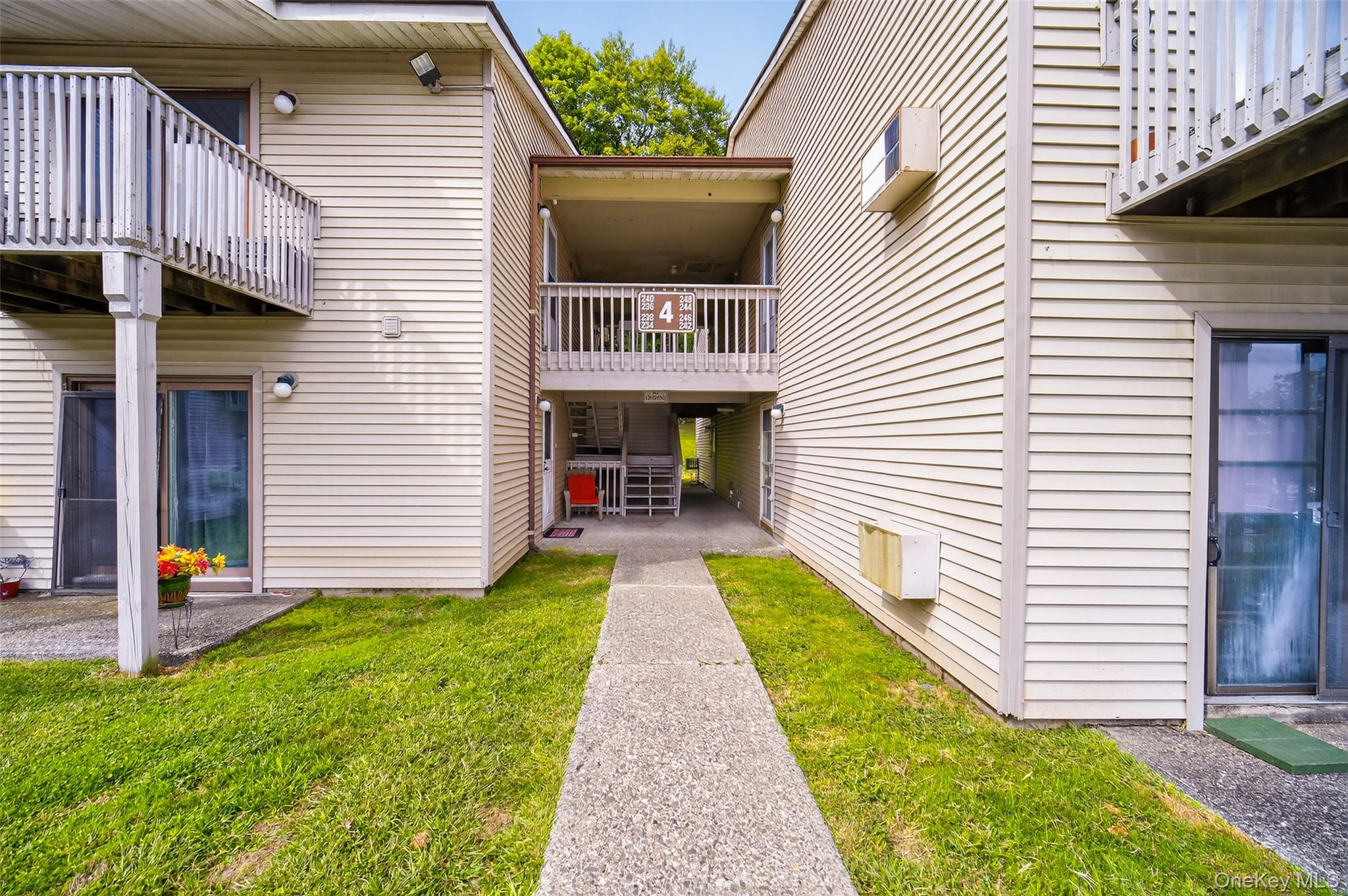 #2 photo, 238 Concord Lane, Middletown , NY 10940