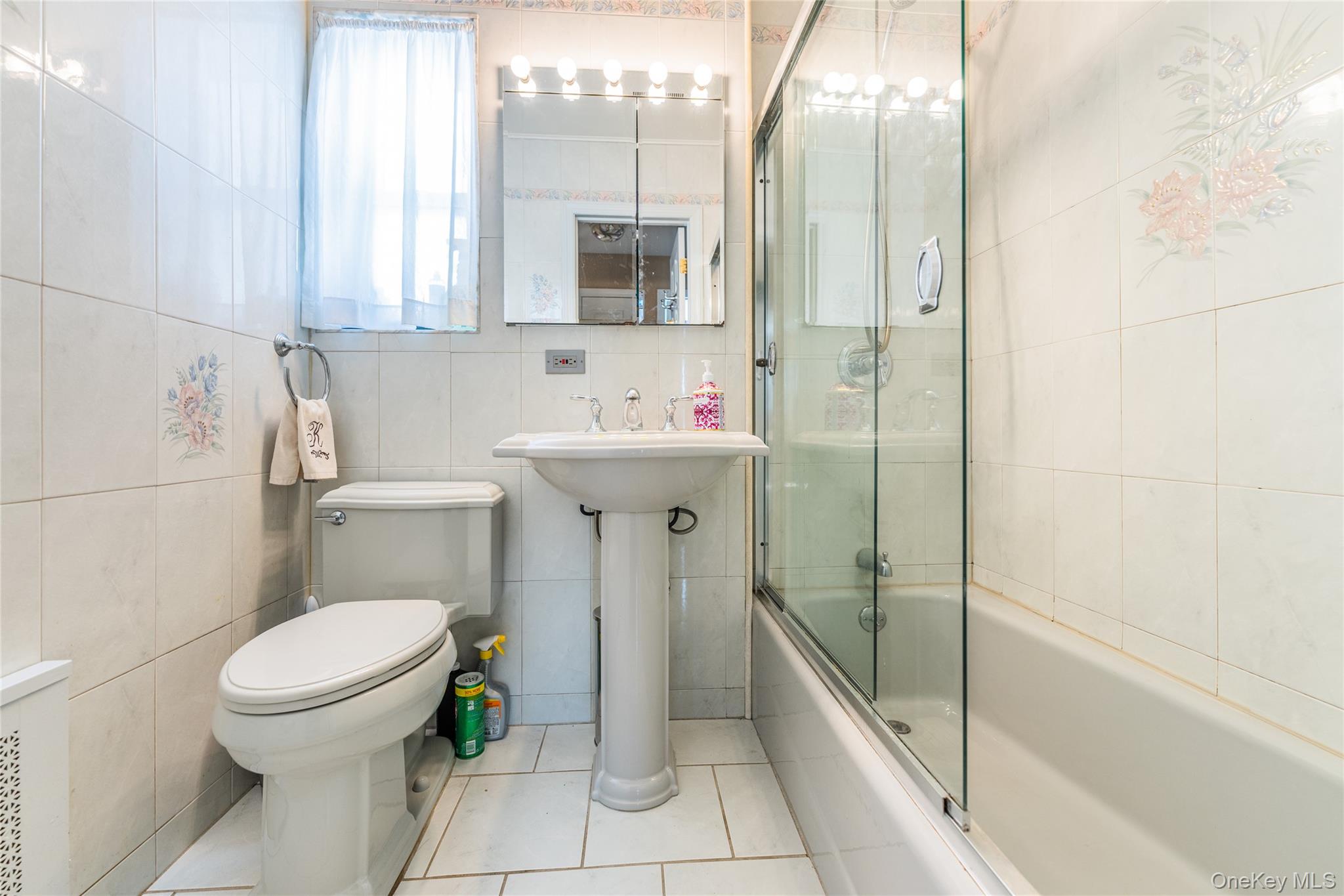 #15 photo, 80-37 259th Street, Glen Oaks , NY 11004