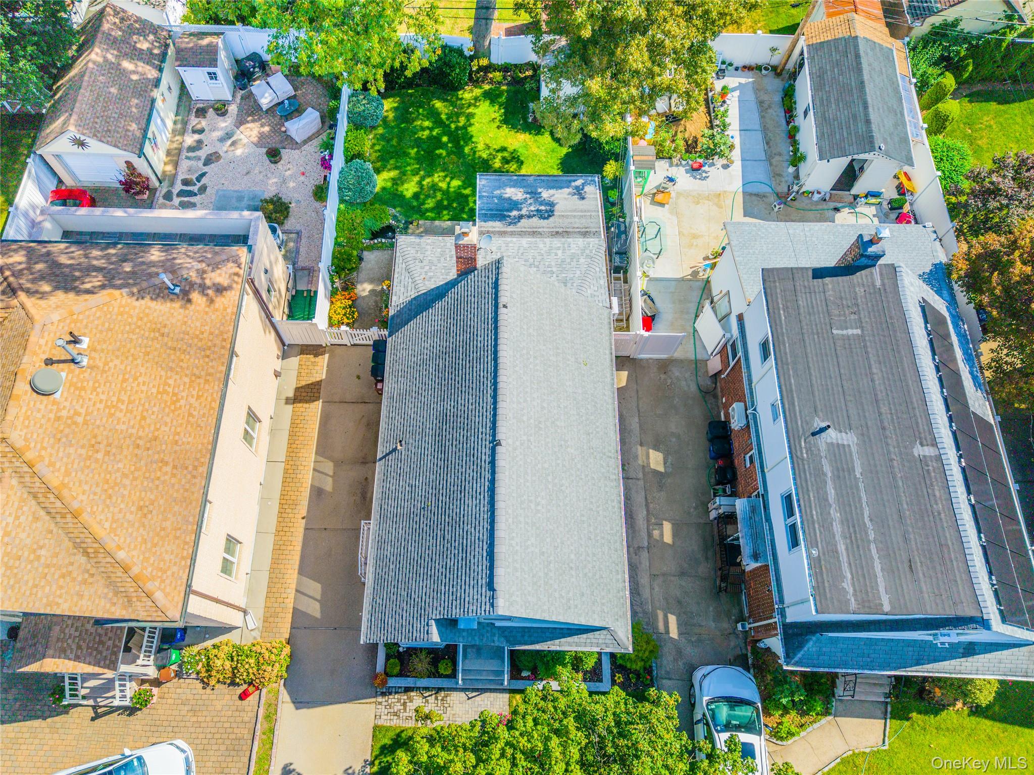 #19 photo, 80-37 259th Street, Glen Oaks , NY 11004