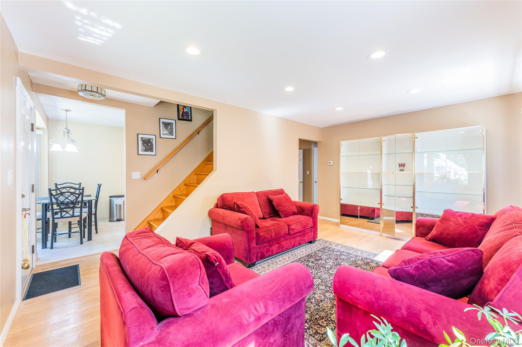 #5 photo, 80-37 259th Street, Glen Oaks , NY 11004