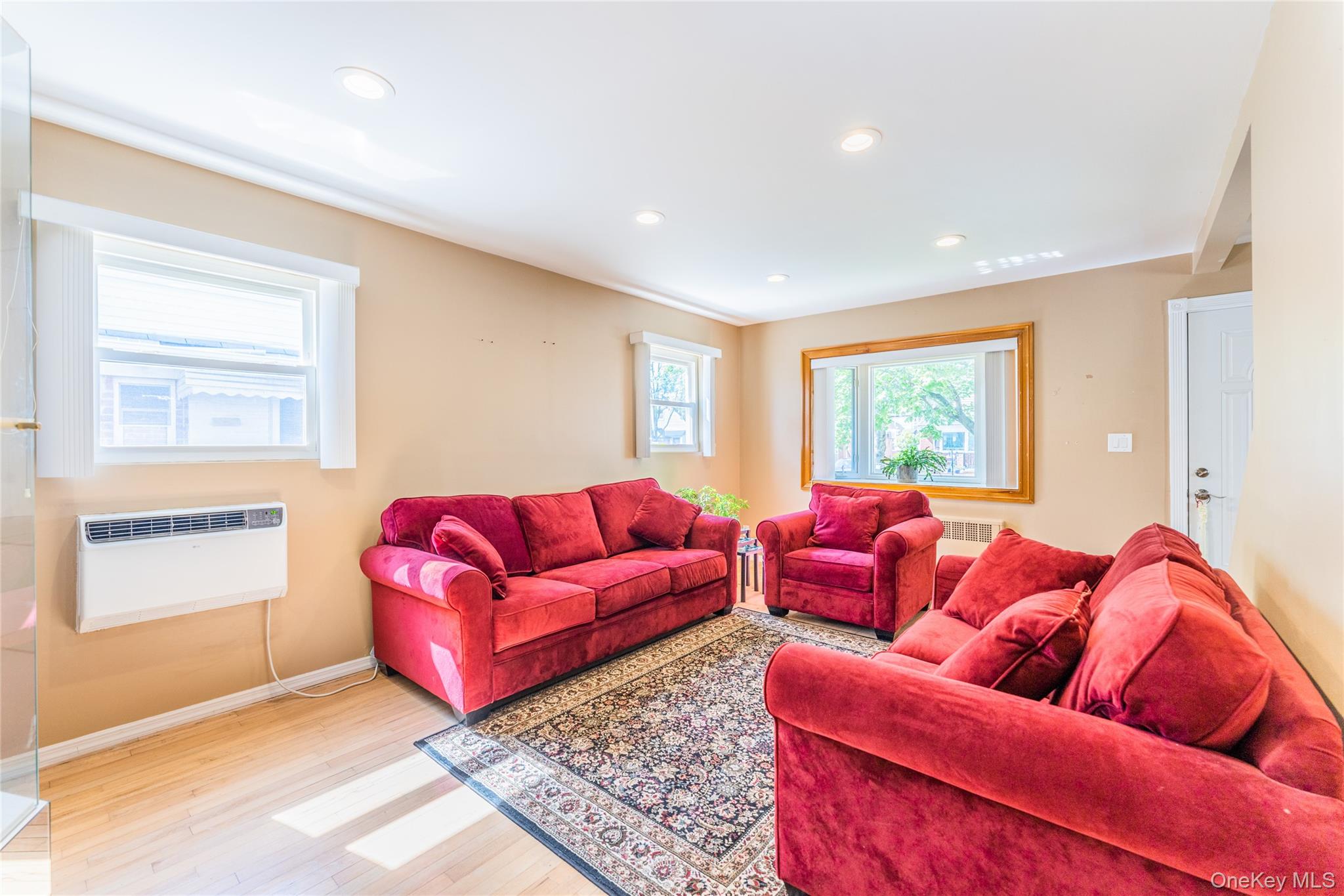 #7 photo, 80-37 259th Street, Glen Oaks , NY 11004