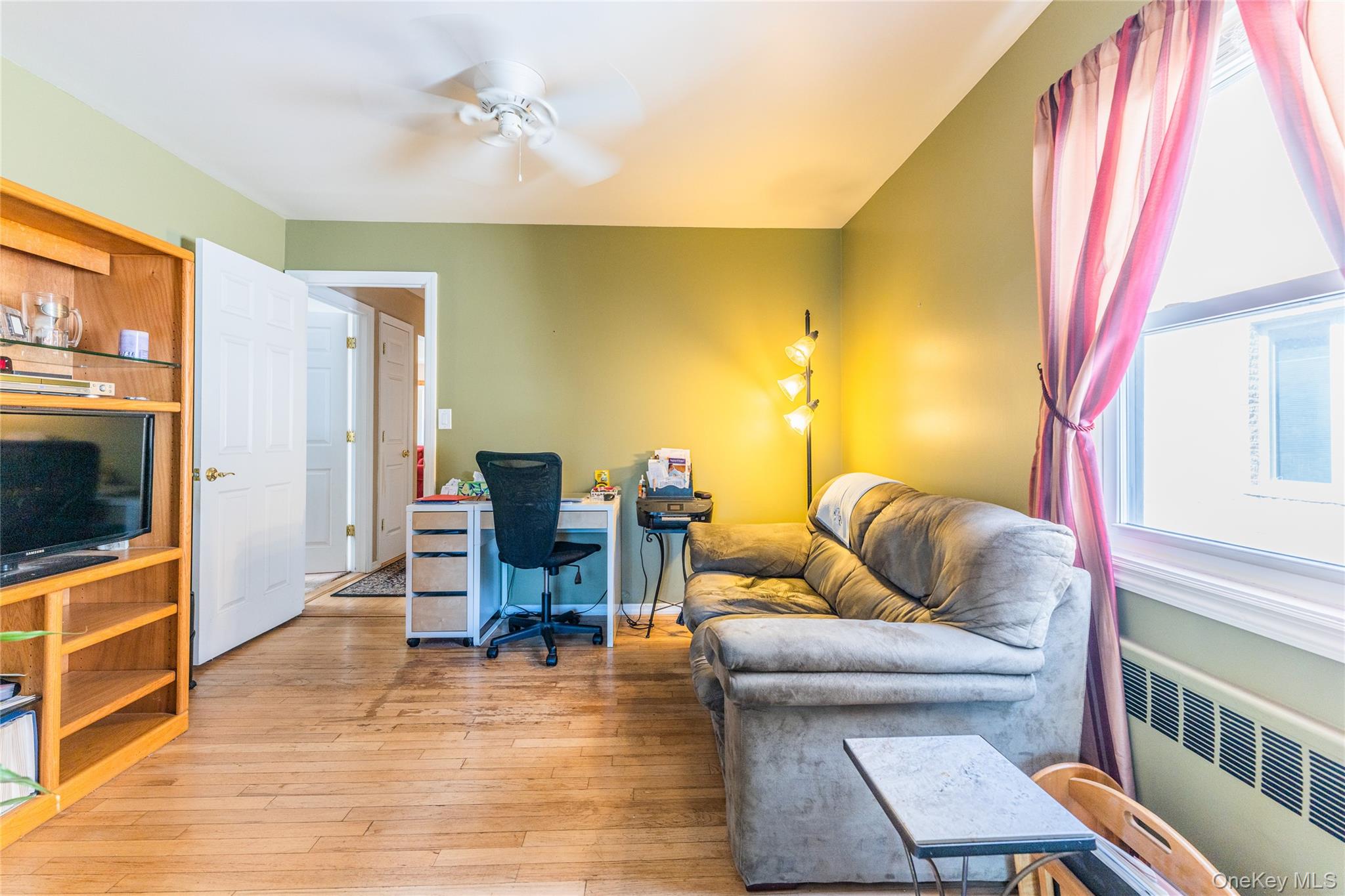 #9 photo, 80-37 259th Street, Glen Oaks , NY 11004