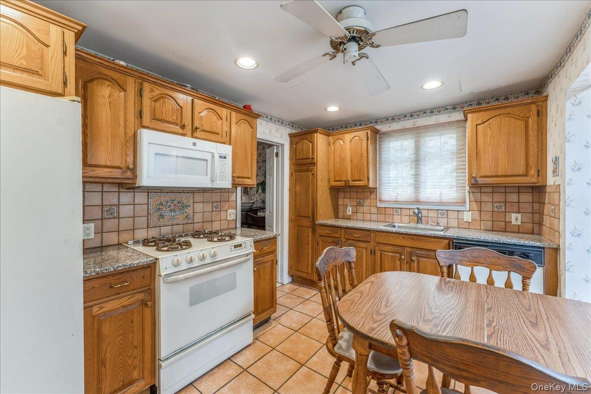 #11 photo, 246 Wellington Road, Mineola , NY 11501