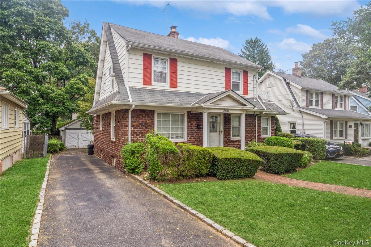 #2 photo, 246 Wellington Road, Mineola , NY 11501