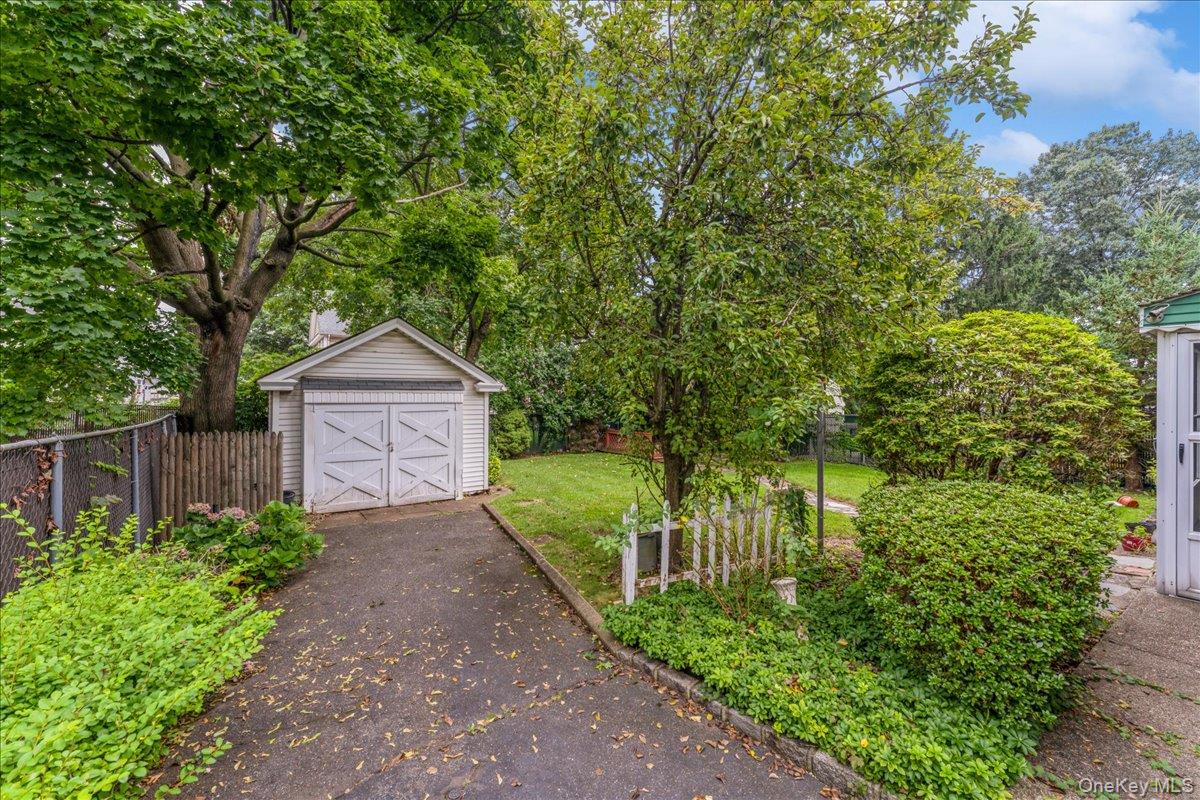 #6 photo, 246 Wellington Road, Mineola , NY 11501