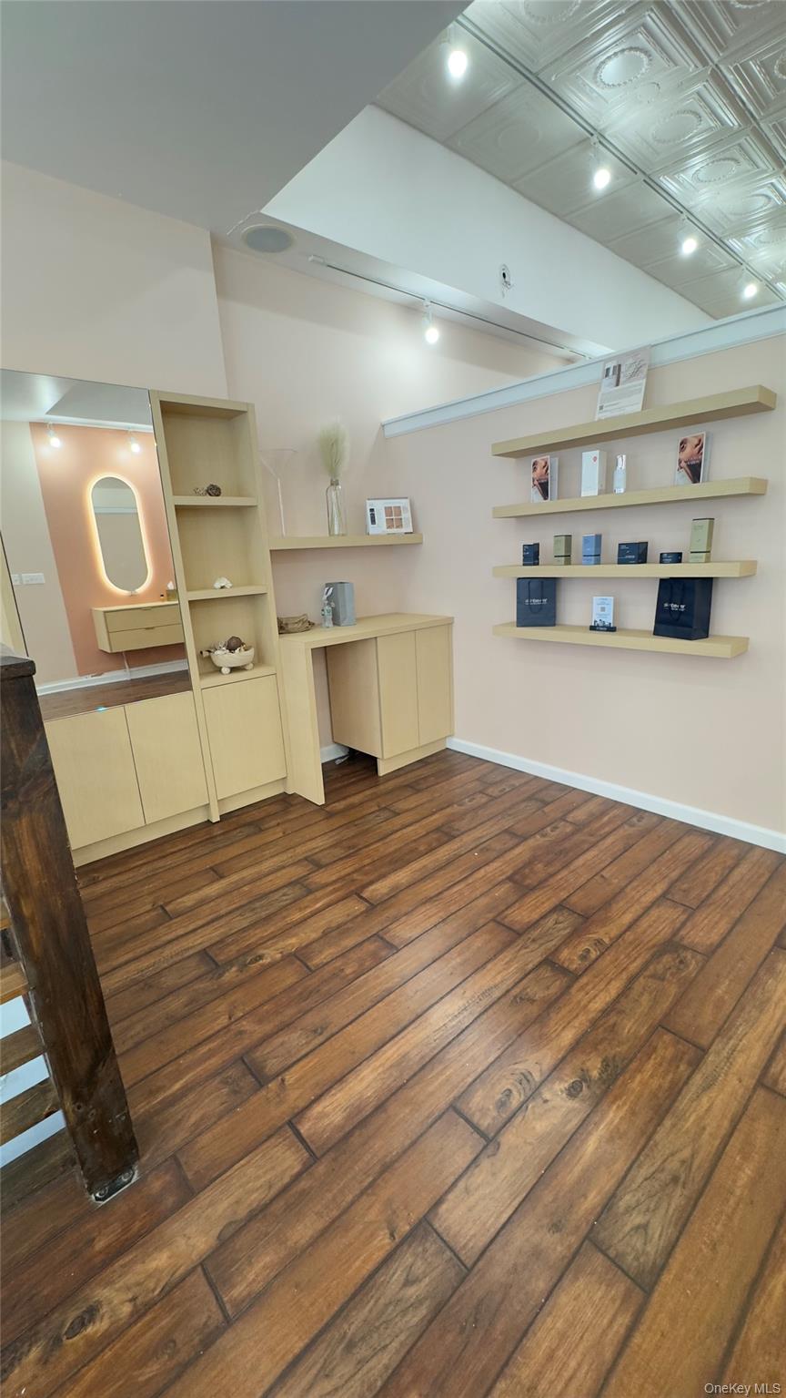 #3 photo, 754 Manhattan Avenue, Brooklyn , NY 11222