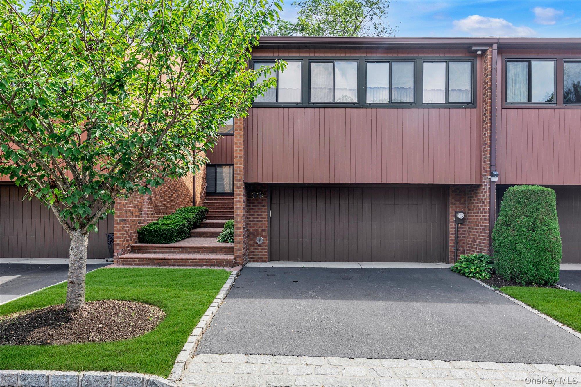 #1 photo, 3 Cricket Club Drive, Roslyn , NY 11576