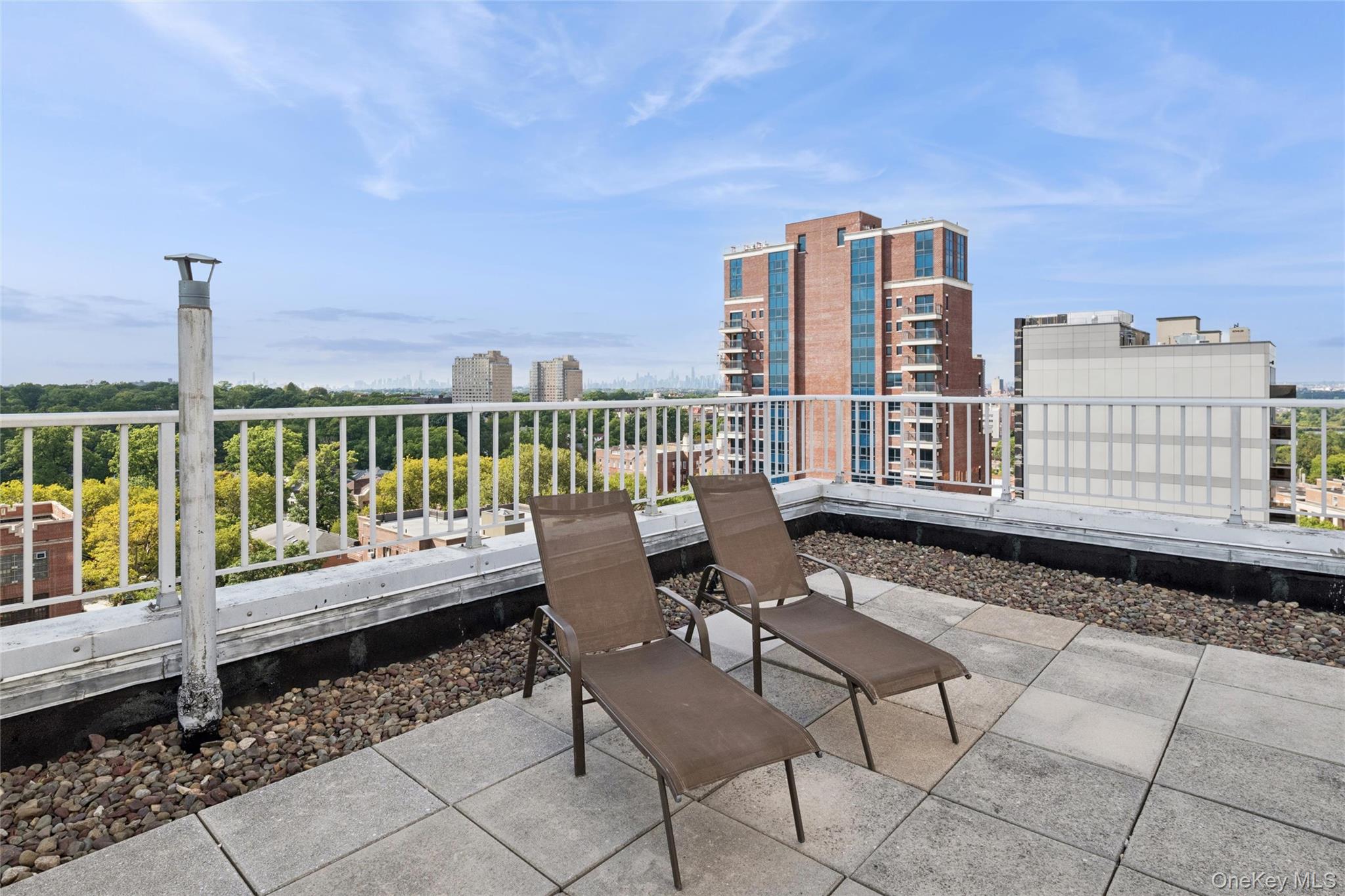 #15 photo, 125-10 Queens Boulevard, クイーンズ区 Kew Gardens , NY 11415