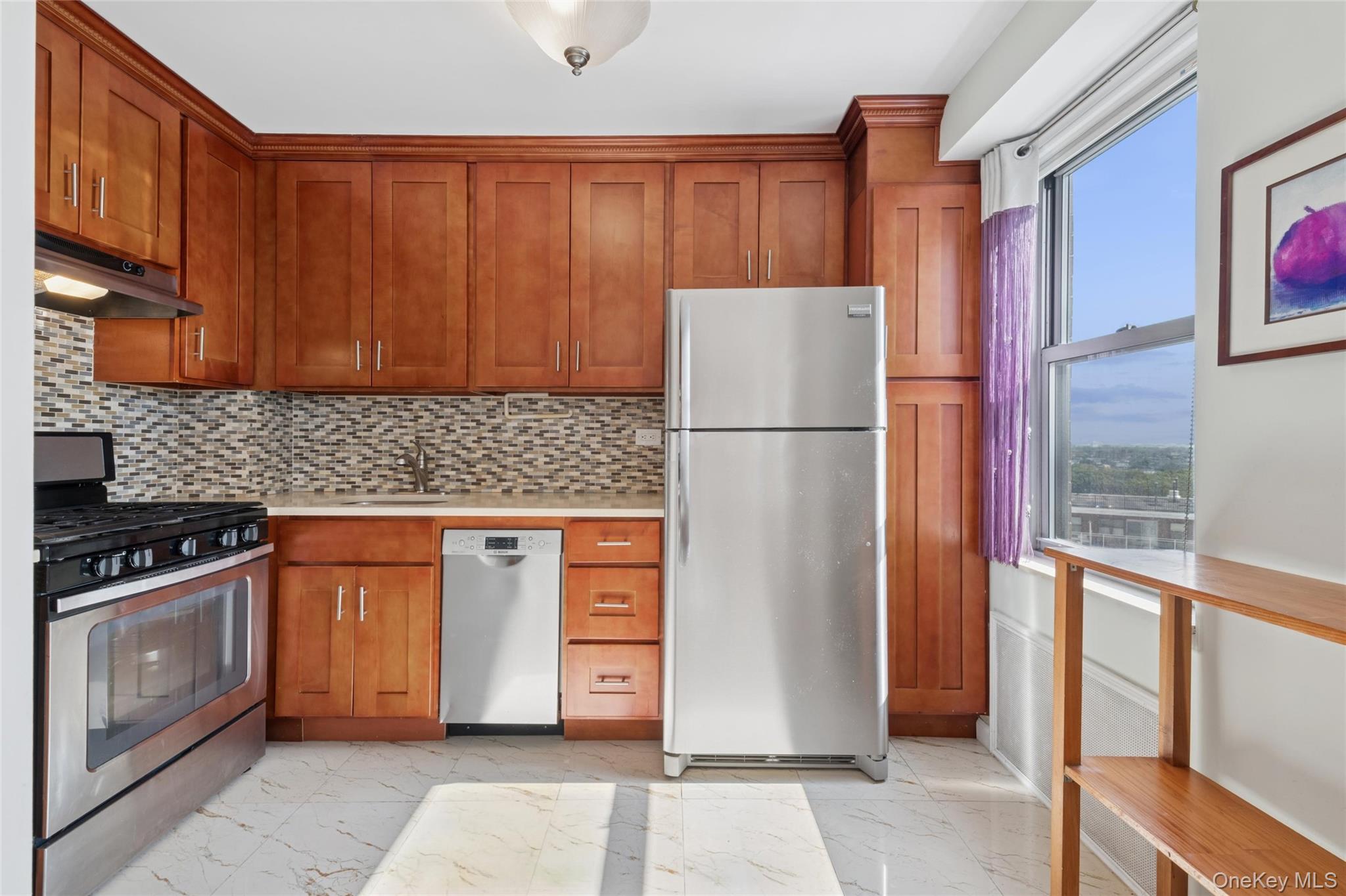 #6 photo, 125-10 Queens Boulevard, クイーンズ区 Kew Gardens , NY 11415