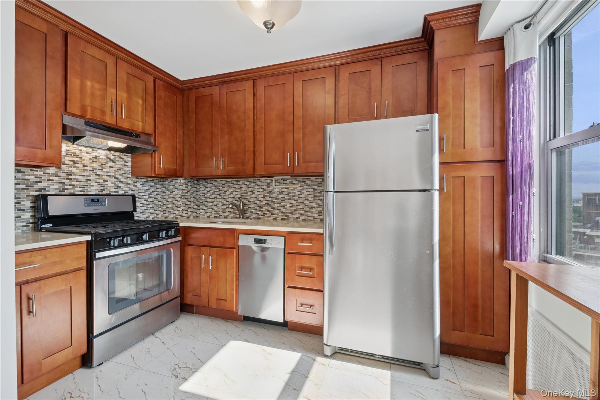 #7 photo, 125-10 Queens Boulevard, クイーンズ区 Kew Gardens , NY 11415