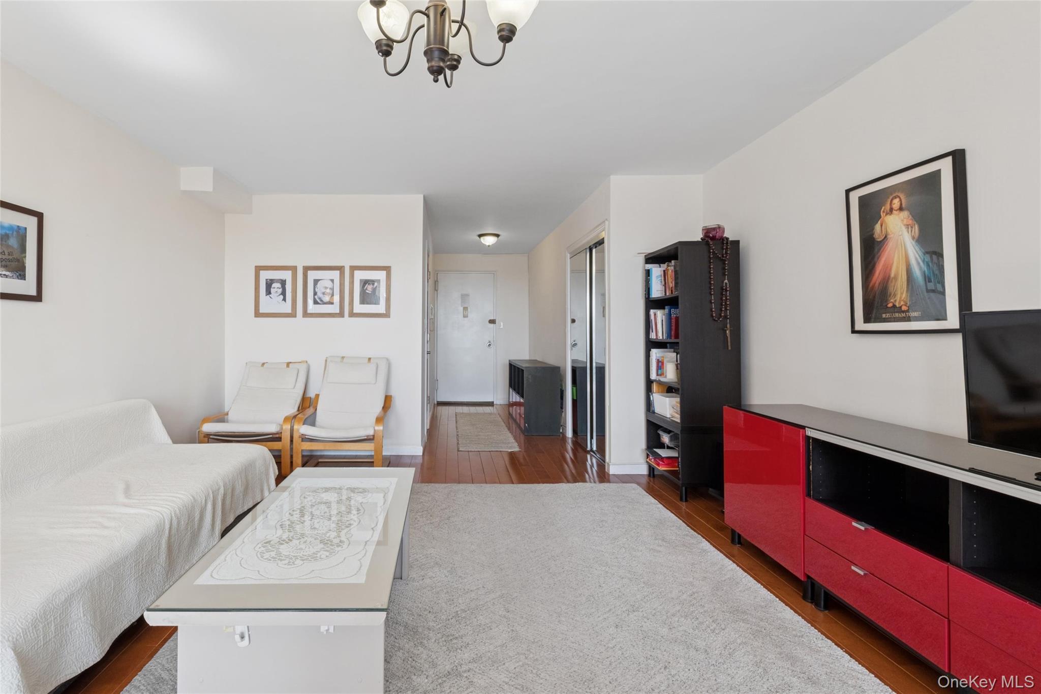 #8 photo, 125-10 Queens Boulevard, クイーンズ区 Kew Gardens , NY 11415