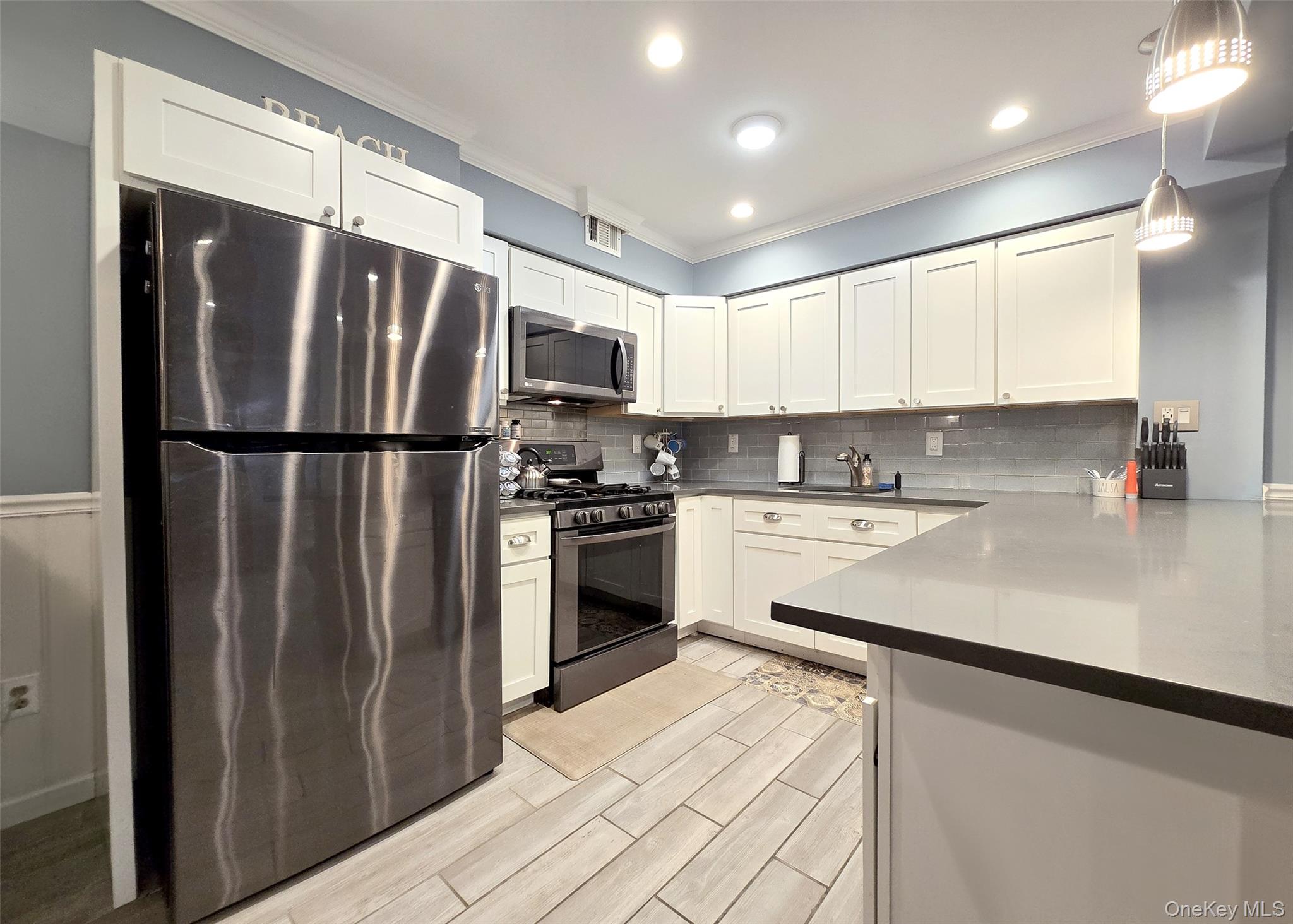 #5 photo, 115 Bailey Court, Middle Island , NY 11953