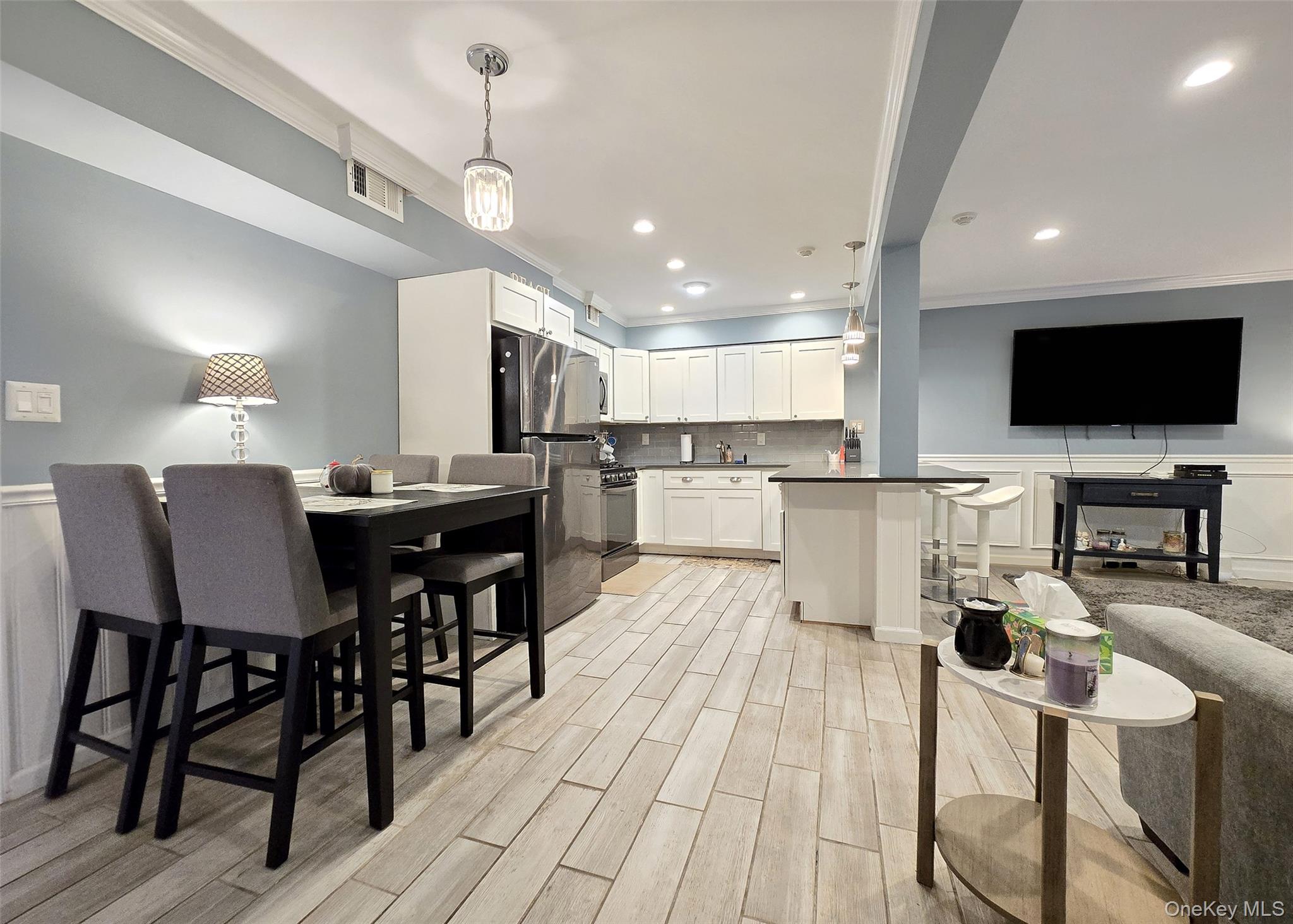 #6 photo, 115 Bailey Court, Middle Island , NY 11953