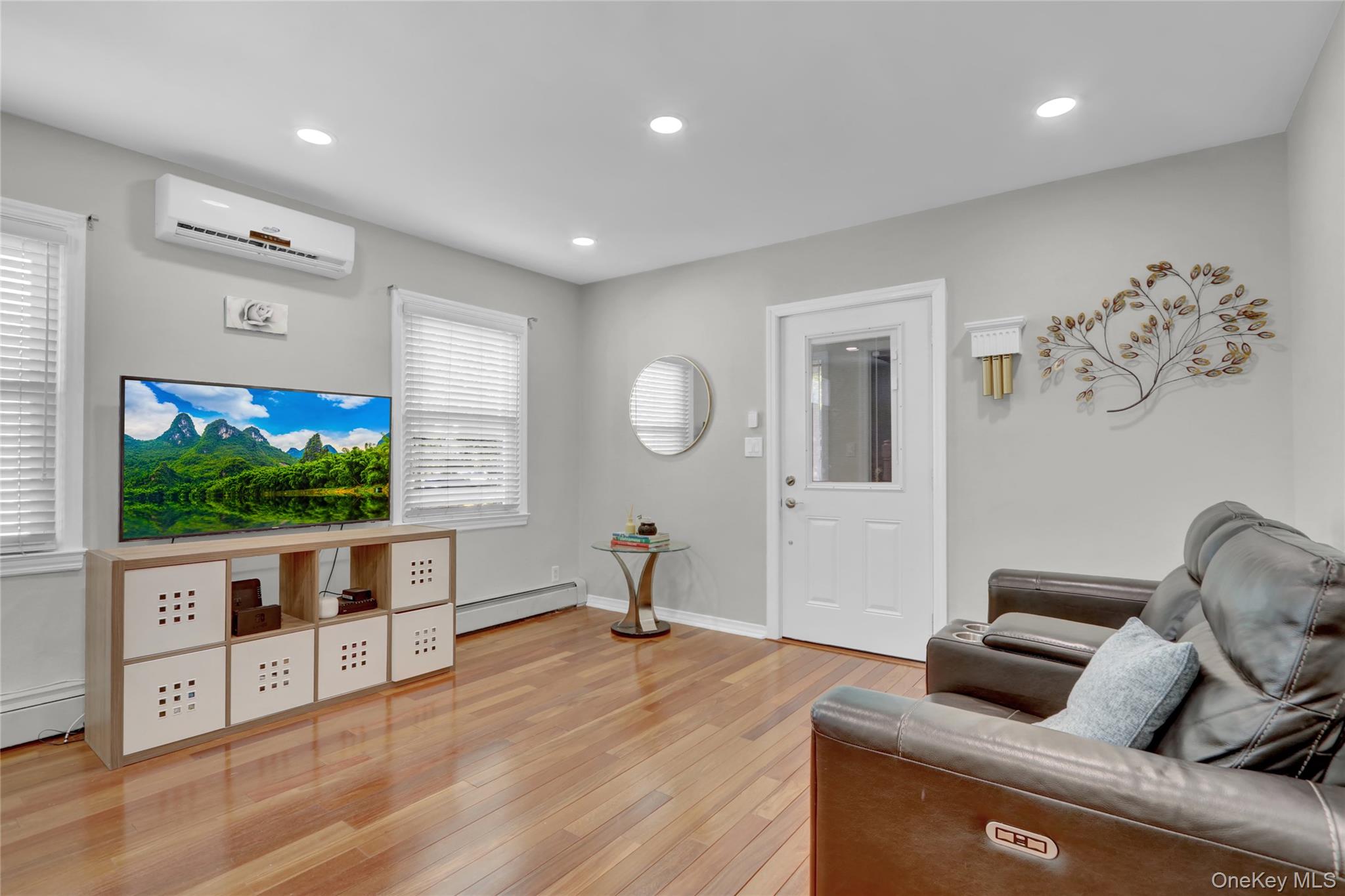 #5 photo, 85-16 250th Street, Bellerose , NY 11426