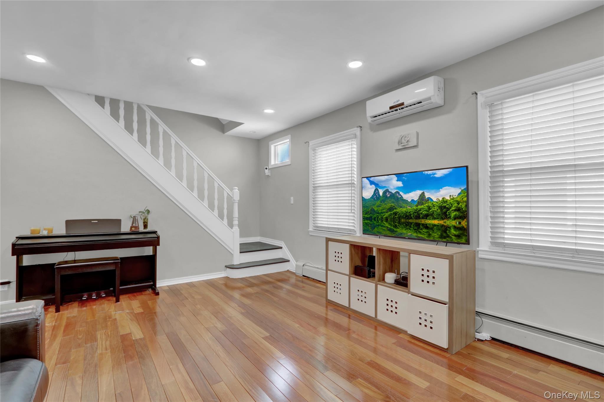 #6 photo, 85-16 250th Street, Bellerose , NY 11426