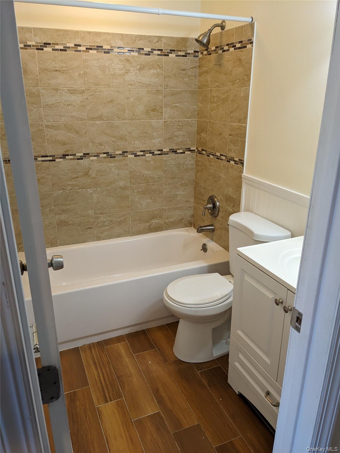 #13 photo, 188 Little East Neck Road, West Babylon , NY 11704