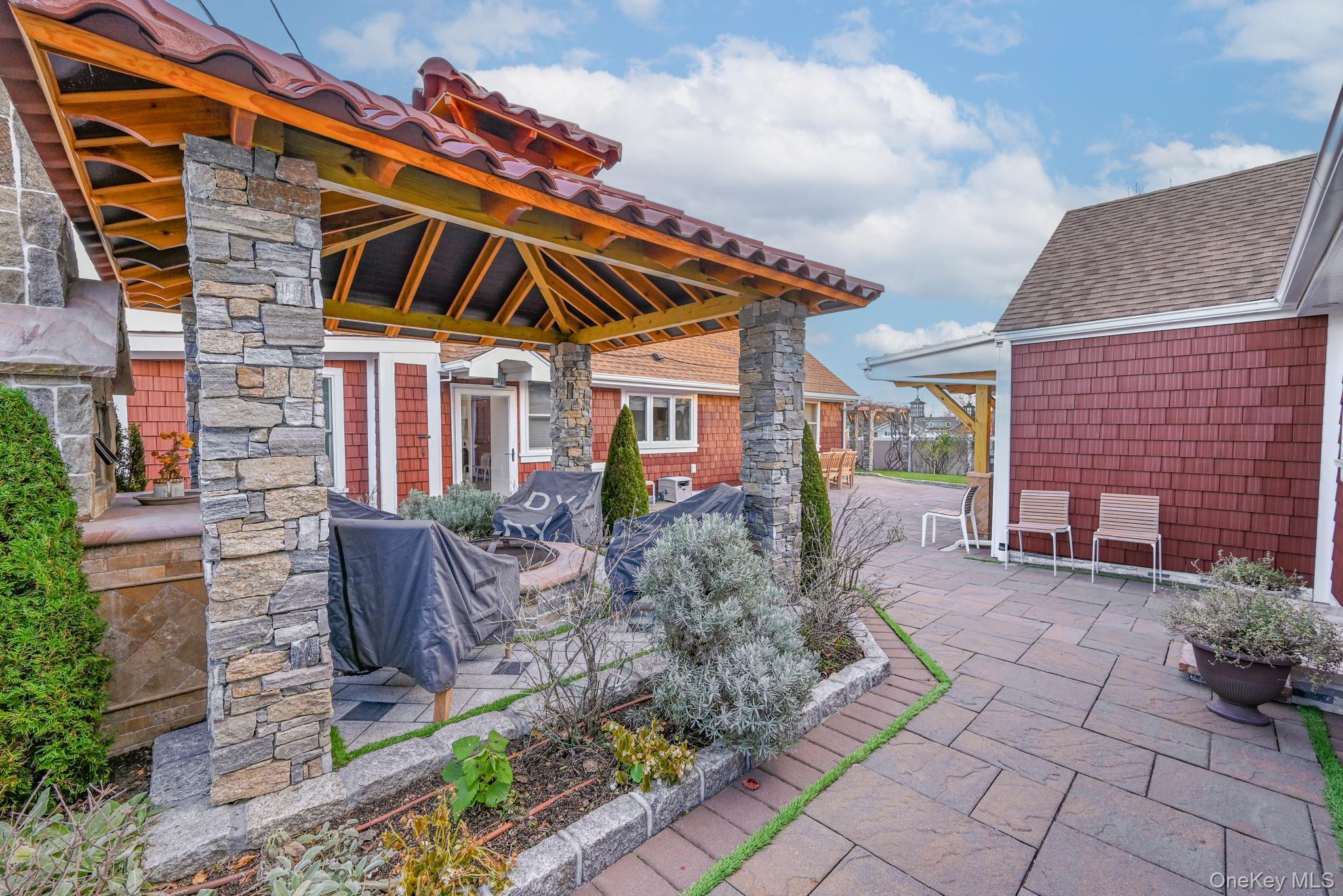 #10 photo, 38 Quarry Lane, Levittown , NY 11756