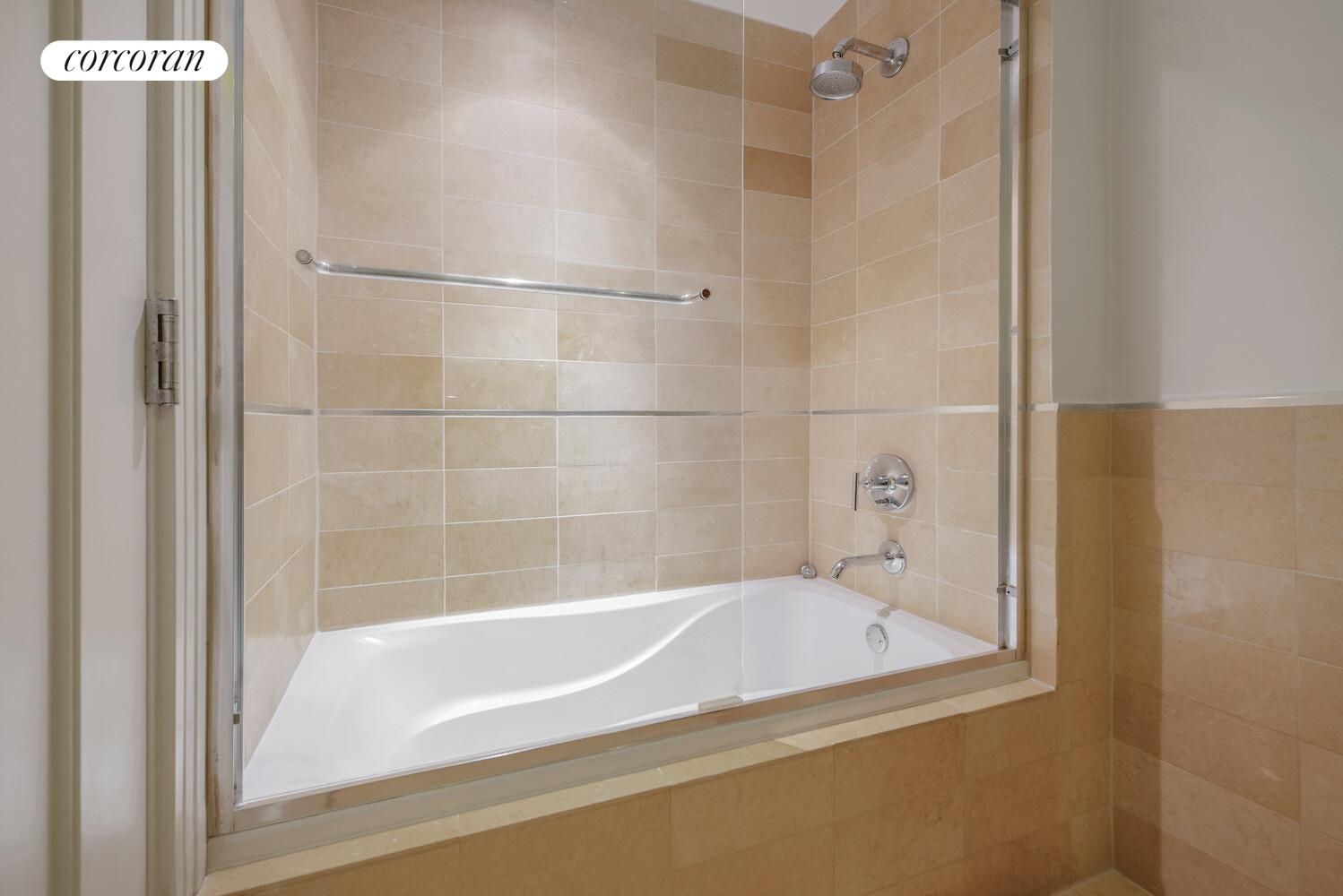 #15 photo, 6405 YELLOWSTONE Boulevard, クイーンズ区 Forest Hills , NY 11375