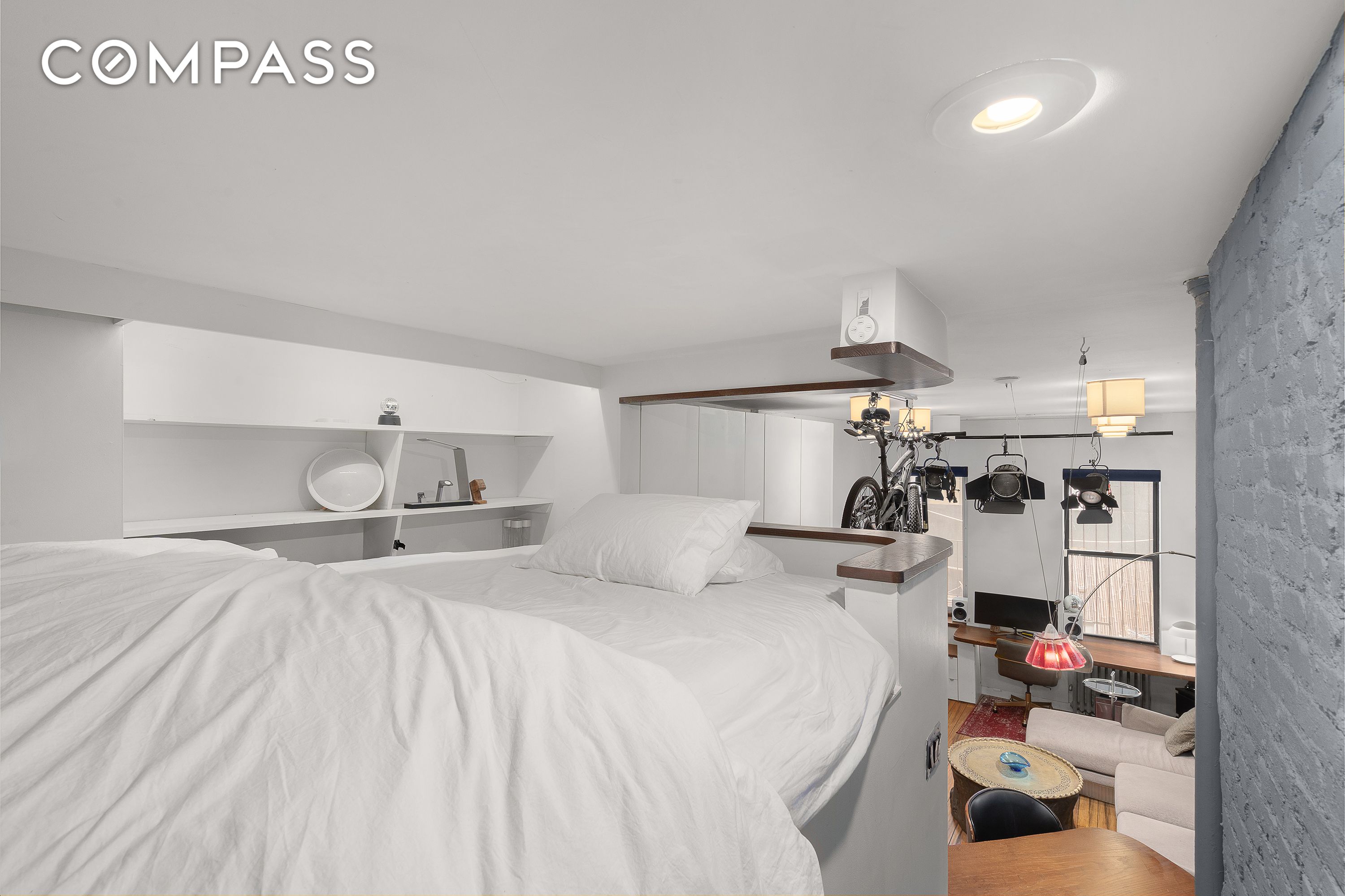 #5 photo, 185 E 2nd Street, East Village , NY 10009