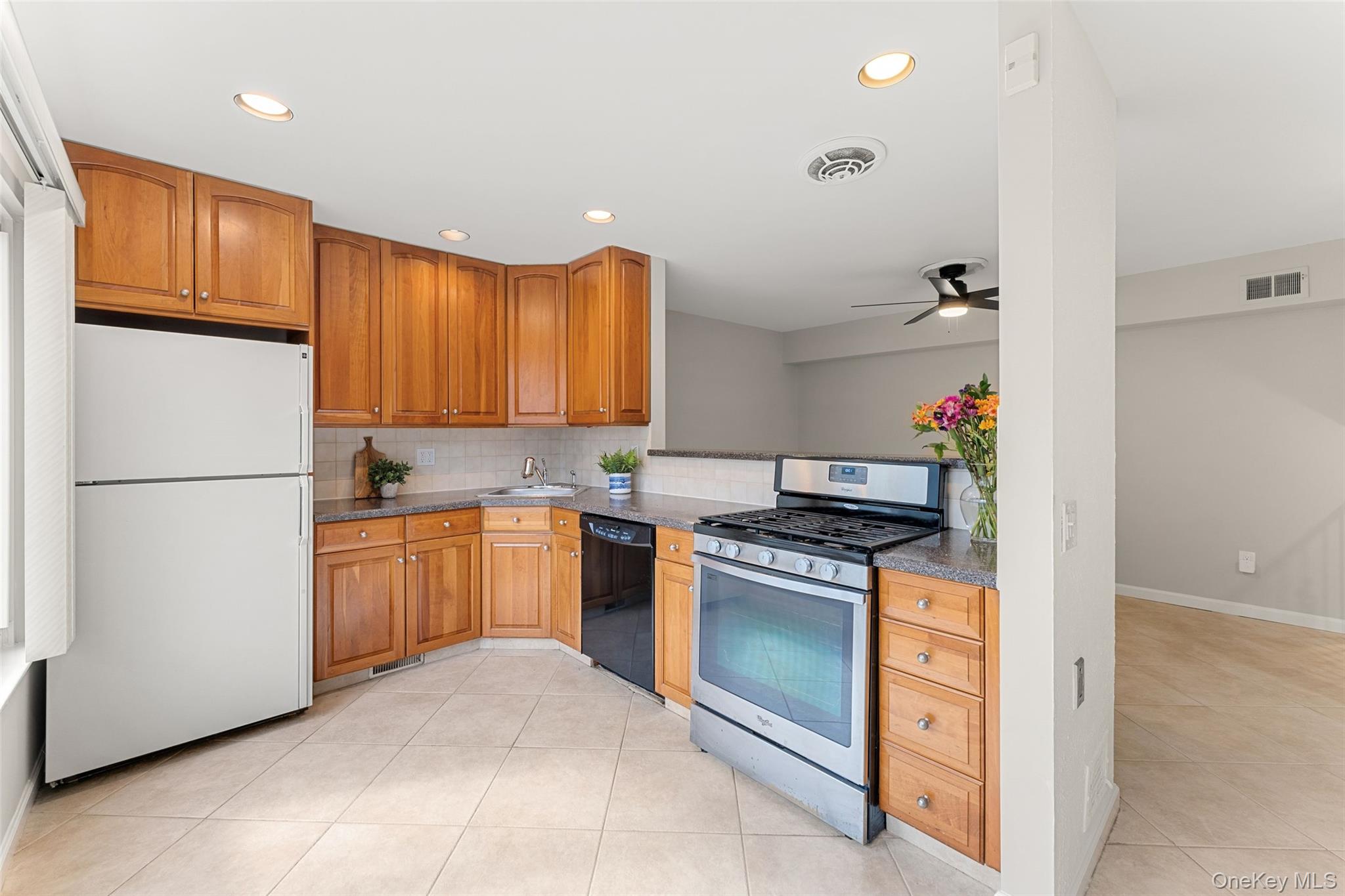 #5 photo, 11 Jackson Avenue, Scarsdale , NY 10583