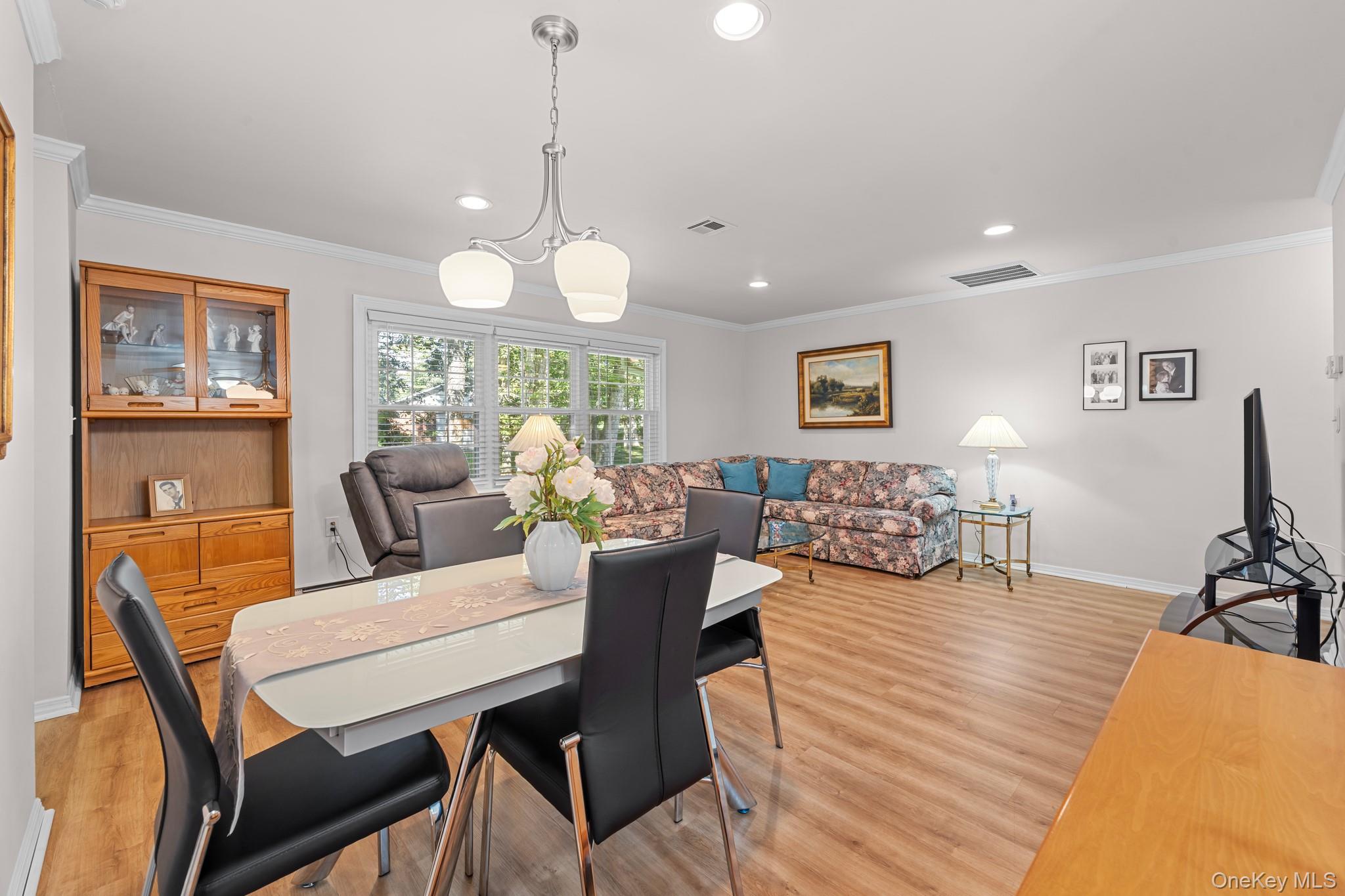 #13 photo, 46 Trent Court, サフォーク郡 Ridge , NY 11961