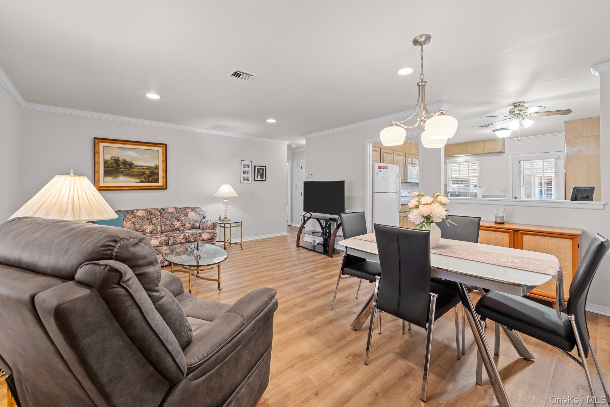 #14 photo, 46 Trent Court, サフォーク郡 Ridge , NY 11961