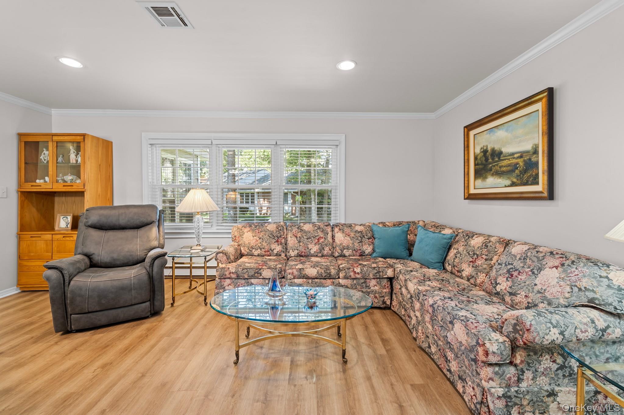 #16 photo, 46 Trent Court, サフォーク郡 Ridge , NY 11961