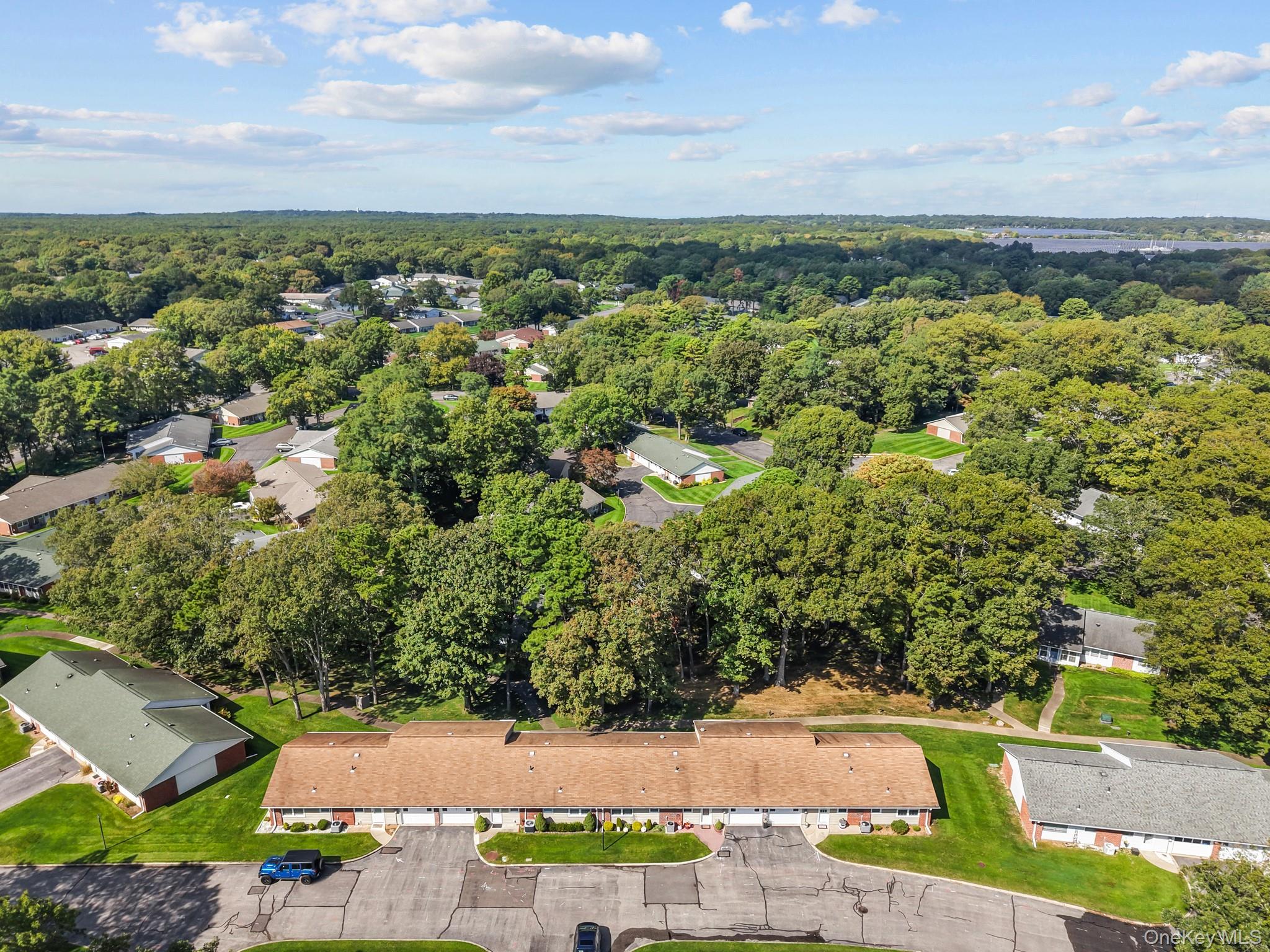 #3 photo, 46 Trent Court, サフォーク郡 Ridge , NY 11961