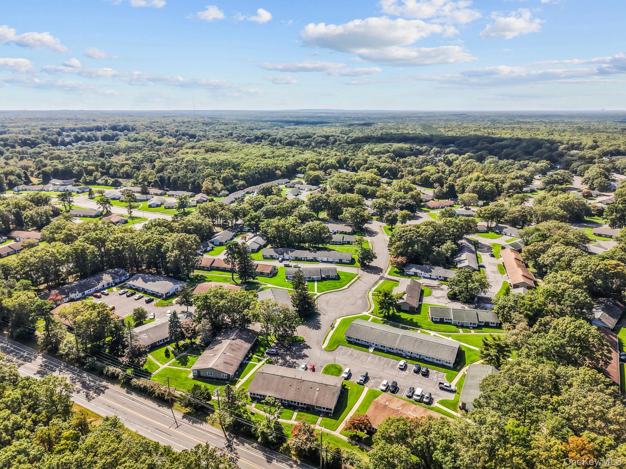 #4 photo, 46 Trent Court, サフォーク郡 Ridge , NY 11961