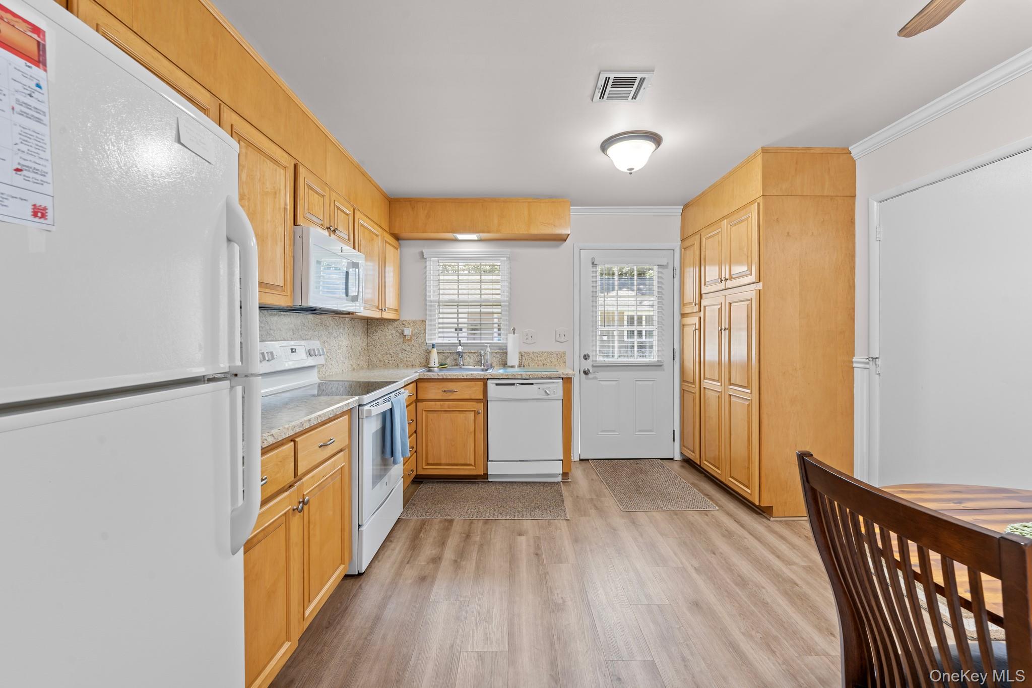 #9 photo, 46 Trent Court, サフォーク郡 Ridge , NY 11961