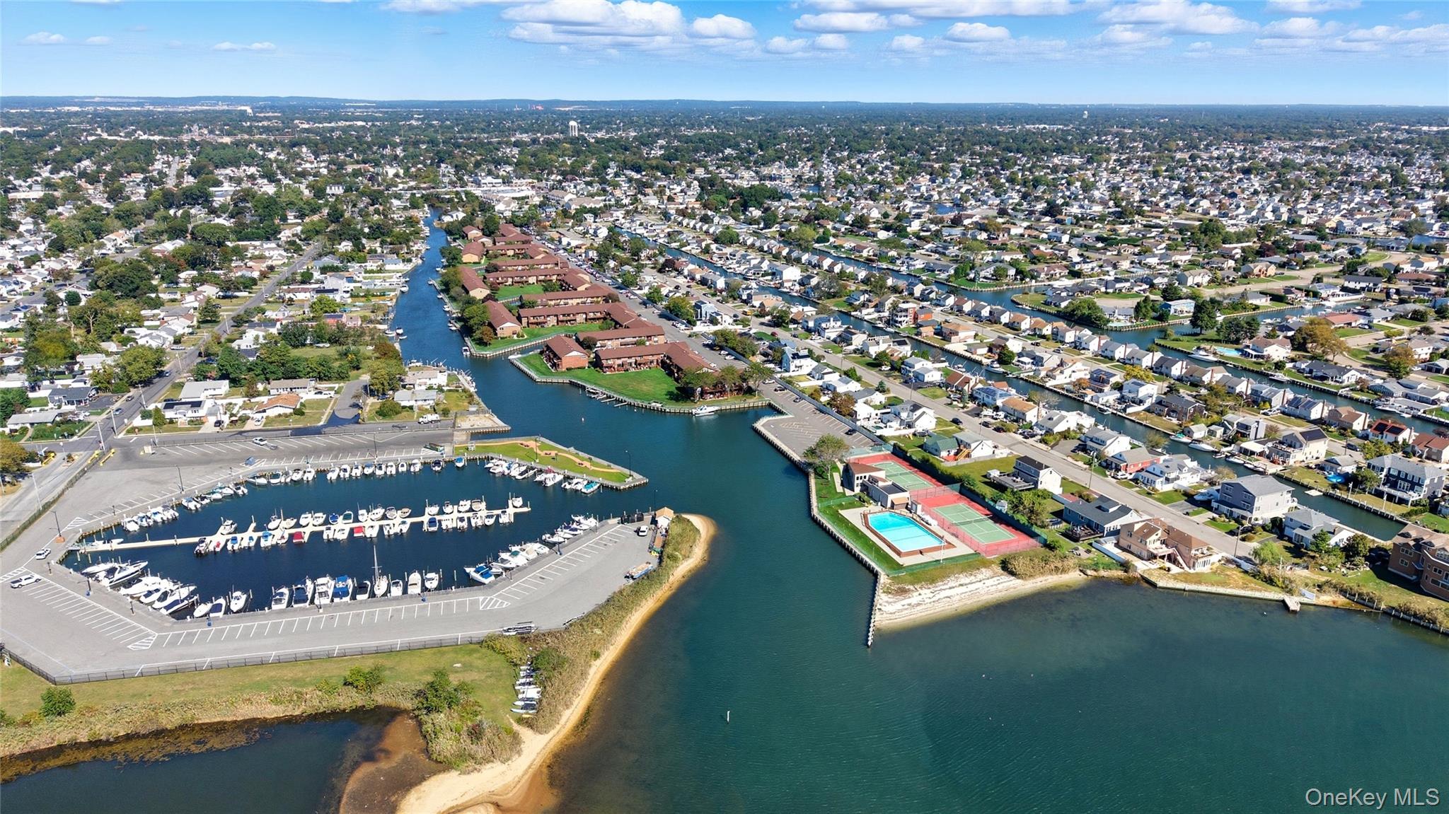 #14 photo, 348 Mariners Way, 东长岛 Copiague , NY 11726