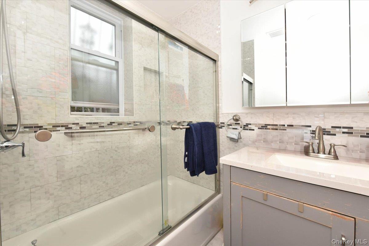 #11 photo, 121 Riverdale Avenue, Brooklyn , NY 11212