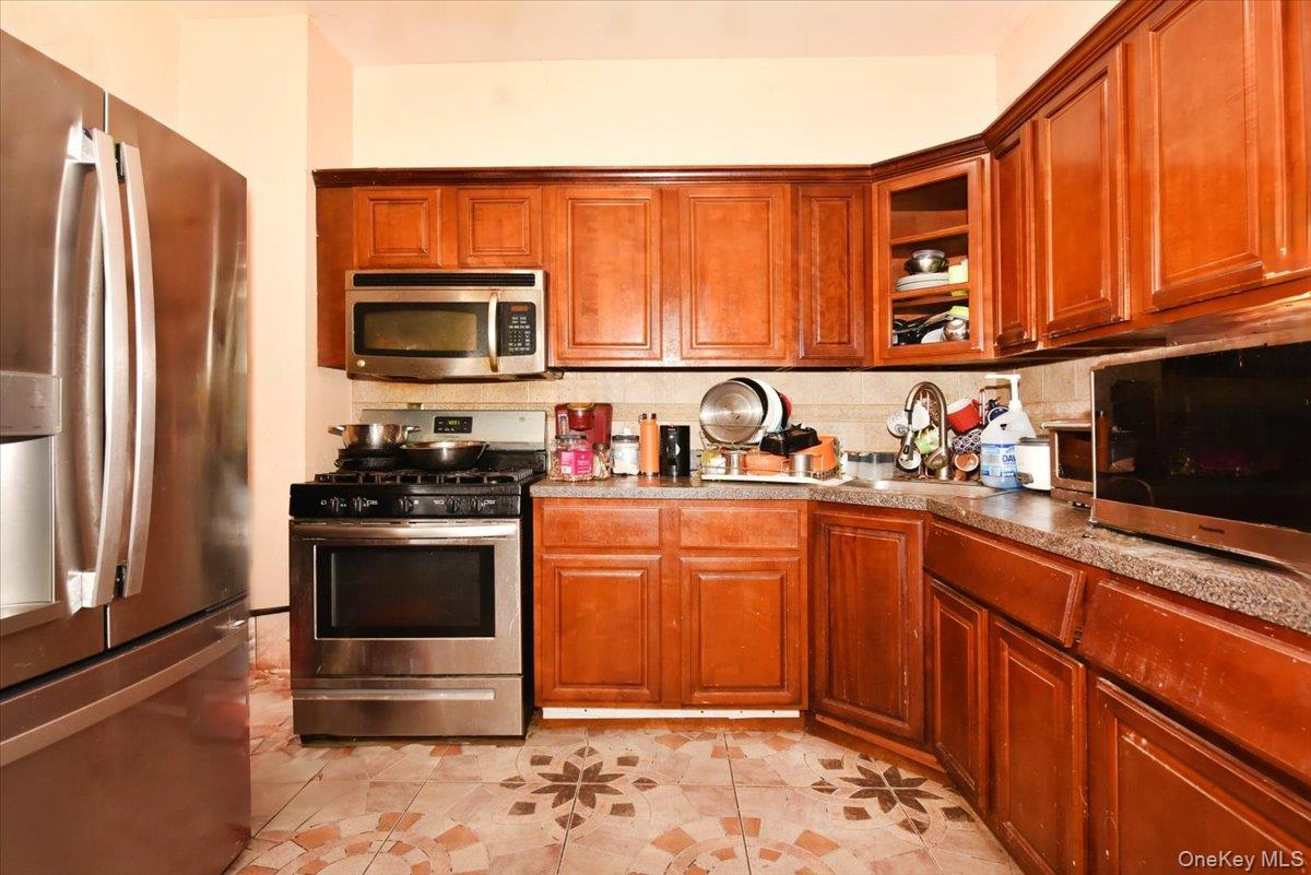 #14 photo, 121 Riverdale Avenue, Brooklyn , NY 11212