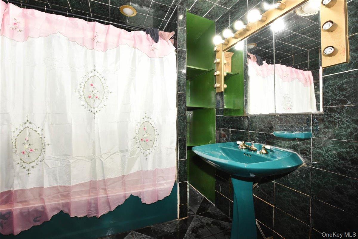 #19 photo, 121 Riverdale Avenue, Brooklyn , NY 11212