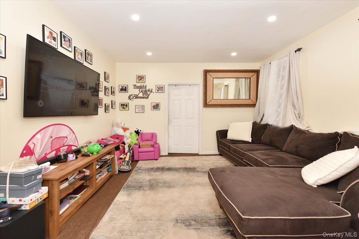 #5 photo, 121 Riverdale Avenue, Brooklyn , NY 11212