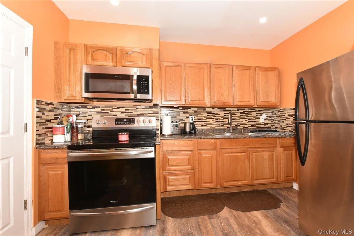 #7 photo, 121 Riverdale Avenue, Brooklyn , NY 11212