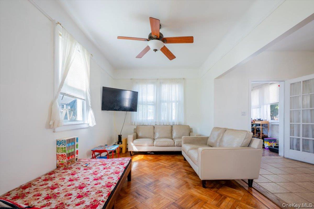 #6 photo, 88-19 247 Street, कुईंस Bellerose , NY 11426