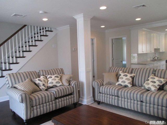 #2 photo, 76 Oregon Street, ナッソー郡 Long Beach , NY 11561